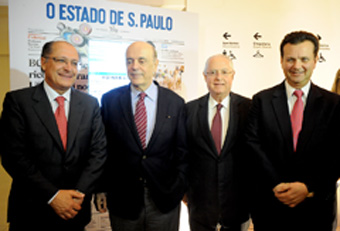 Geraldo Alckmin, Jos Serra, Barros Munhoz e Gilberto Kassab<a style='float:right;color:#ccc' href='https://www3.al.sp.gov.br/repositorio/noticia/N-05-2012/fg114613.jpg' target=_blank><i class='bi bi-zoom-in'></i> Clique para ver a imagem </a>