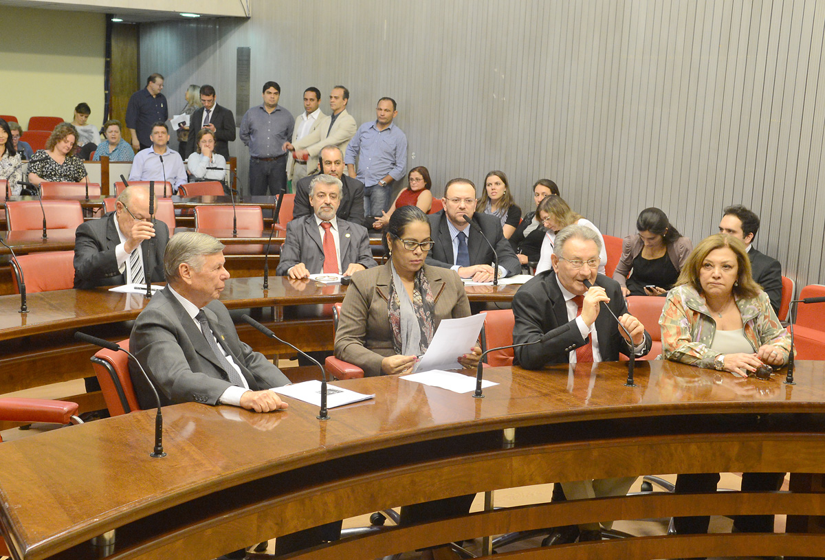 Reunio da Comisso de Sade da Assembleia Legislativa, desta tera-feira, 14/5 <a style='float:right;color:#ccc' href='https://www3.al.sp.gov.br/repositorio/noticia/N-05-2013/fg124967.jpg' target=_blank><i class='bi bi-zoom-in'></i> Clique para ver a imagem </a>