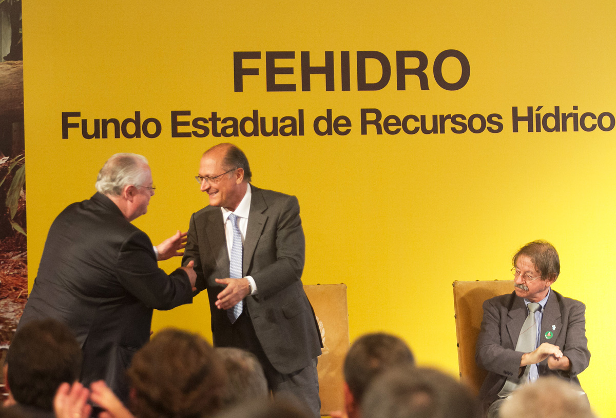 Barros Munhoz e Geraldo Alckmin<a style='float:right;color:#ccc' href='https://www3.al.sp.gov.br/repositorio/noticia/N-05-2013/fg125193.jpg' target=_blank><i class='bi bi-zoom-in'></i> Clique para ver a imagem </a>