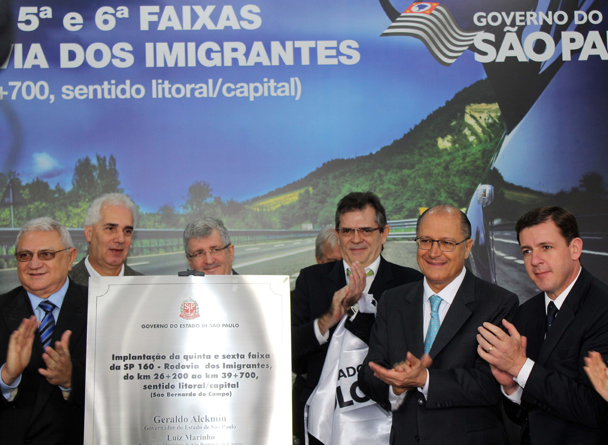 Morando (1  dir.) e Alckmin<a style='float:right;color:#ccc' href='https://www3.al.sp.gov.br/repositorio/noticia/N-05-2013/fg125758.jpg' target=_blank><i class='bi bi-zoom-in'></i> Clique para ver a imagem </a>