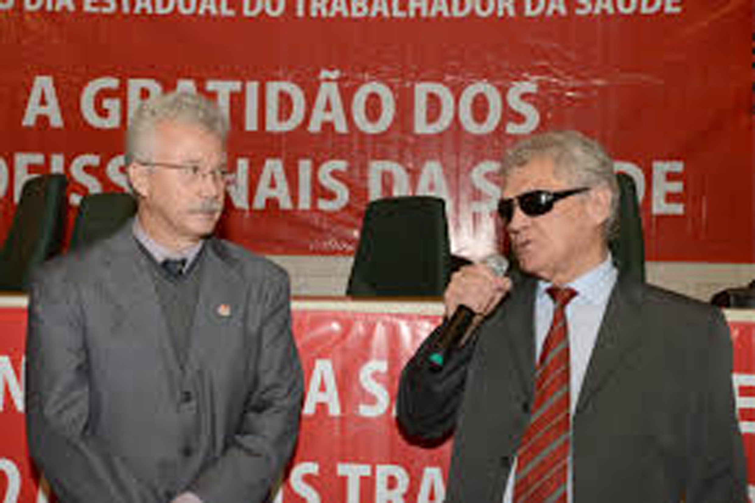 Edison Larcio de Oliveira e Rafael Silva<a style='float:right;color:#ccc' href='https://www3.al.sp.gov.br/repositorio/noticia/N-05-2014/fg161874.jpg' target=_blank><i class='bi bi-zoom-in'></i> Clique para ver a imagem </a>