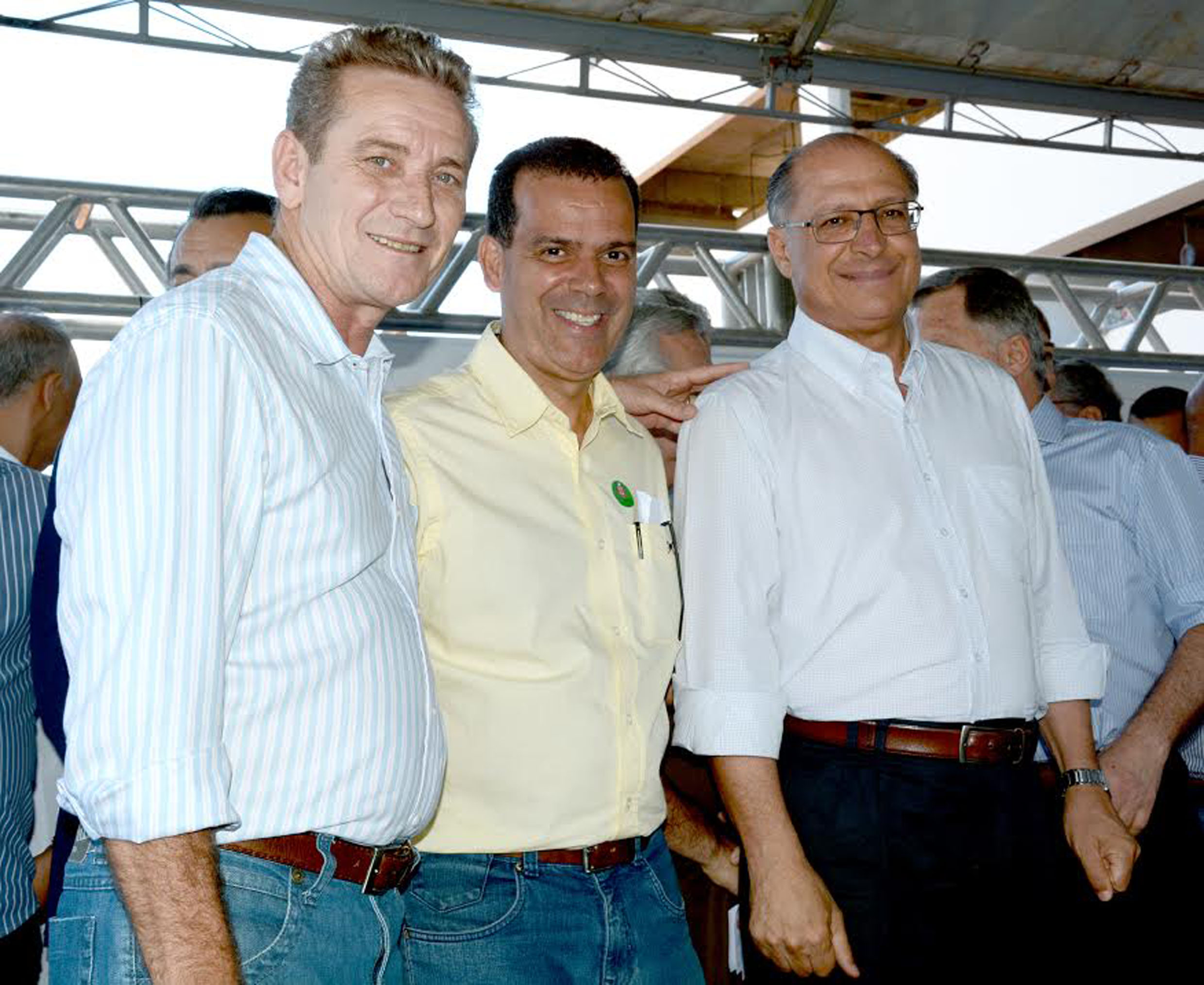 Deputado Ed Thomas, prefeito Picucha e governador Alckmin<a style='float:right;color:#ccc' href='https://www3.al.sp.gov.br/repositorio/noticia/N-05-2014/fg162084.jpg' target=_blank><i class='bi bi-zoom-in'></i> Clique para ver a imagem </a>