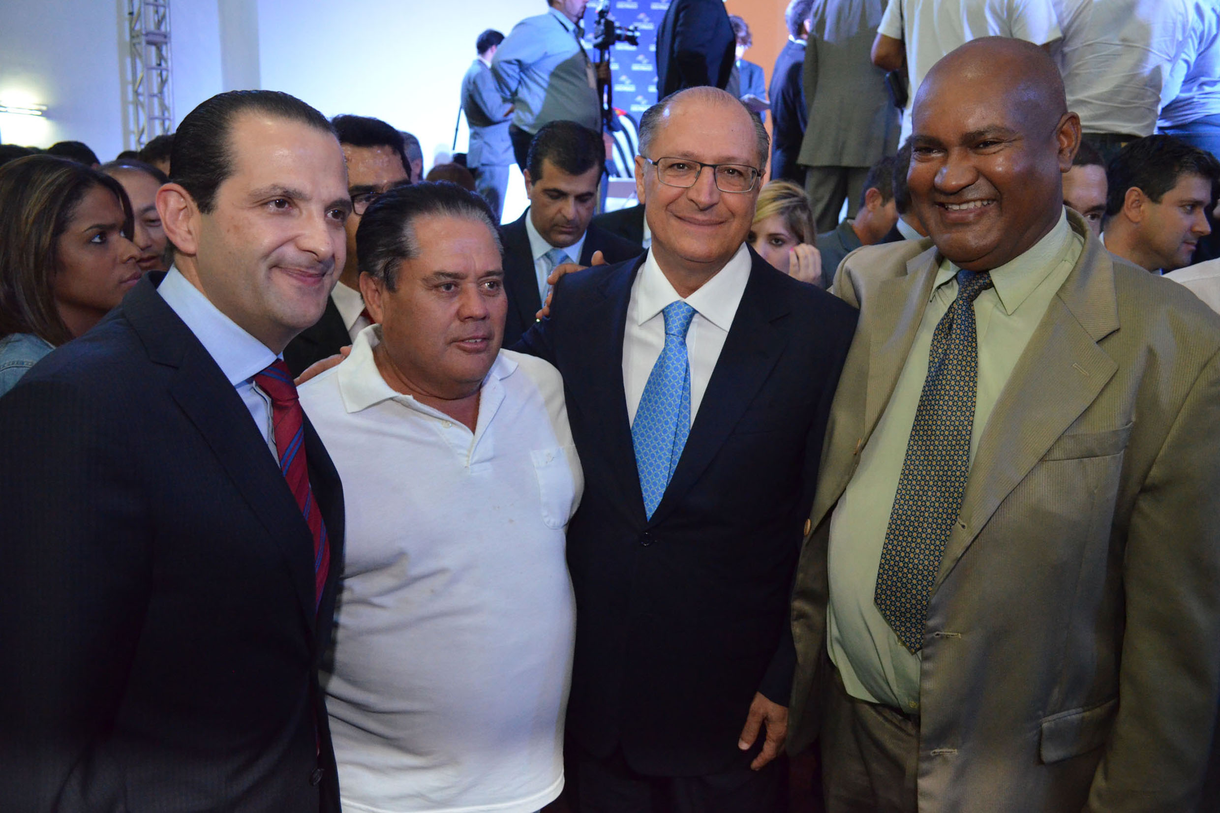 Edmir Chedid e Geraldo Alckmin com vereadores de Bragana<a style='float:right;color:#ccc' href='https://www3.al.sp.gov.br/repositorio/noticia/N-05-2014/fg162761.jpg' target=_blank><i class='bi bi-zoom-in'></i> Clique para ver a imagem </a>