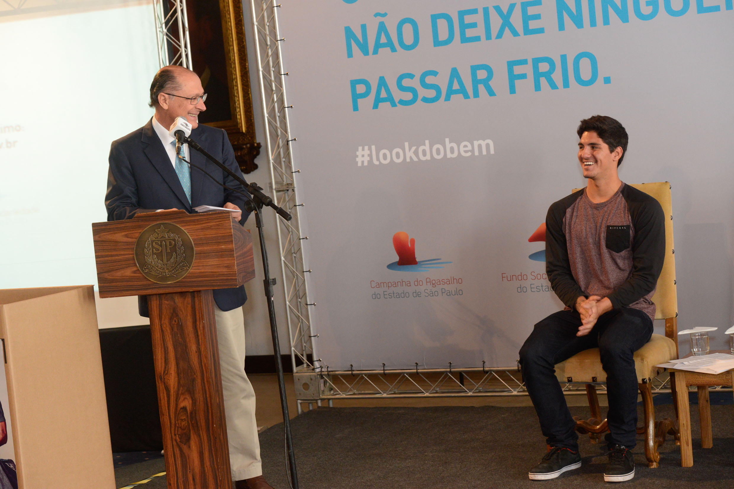 Geraldo Alckmin e Gabriel Medina<a style='float:right;color:#ccc' href='https://www3.al.sp.gov.br/repositorio/noticia/N-05-2015/fg170745.jpg' target=_blank><i class='bi bi-zoom-in'></i> Clique para ver a imagem </a>