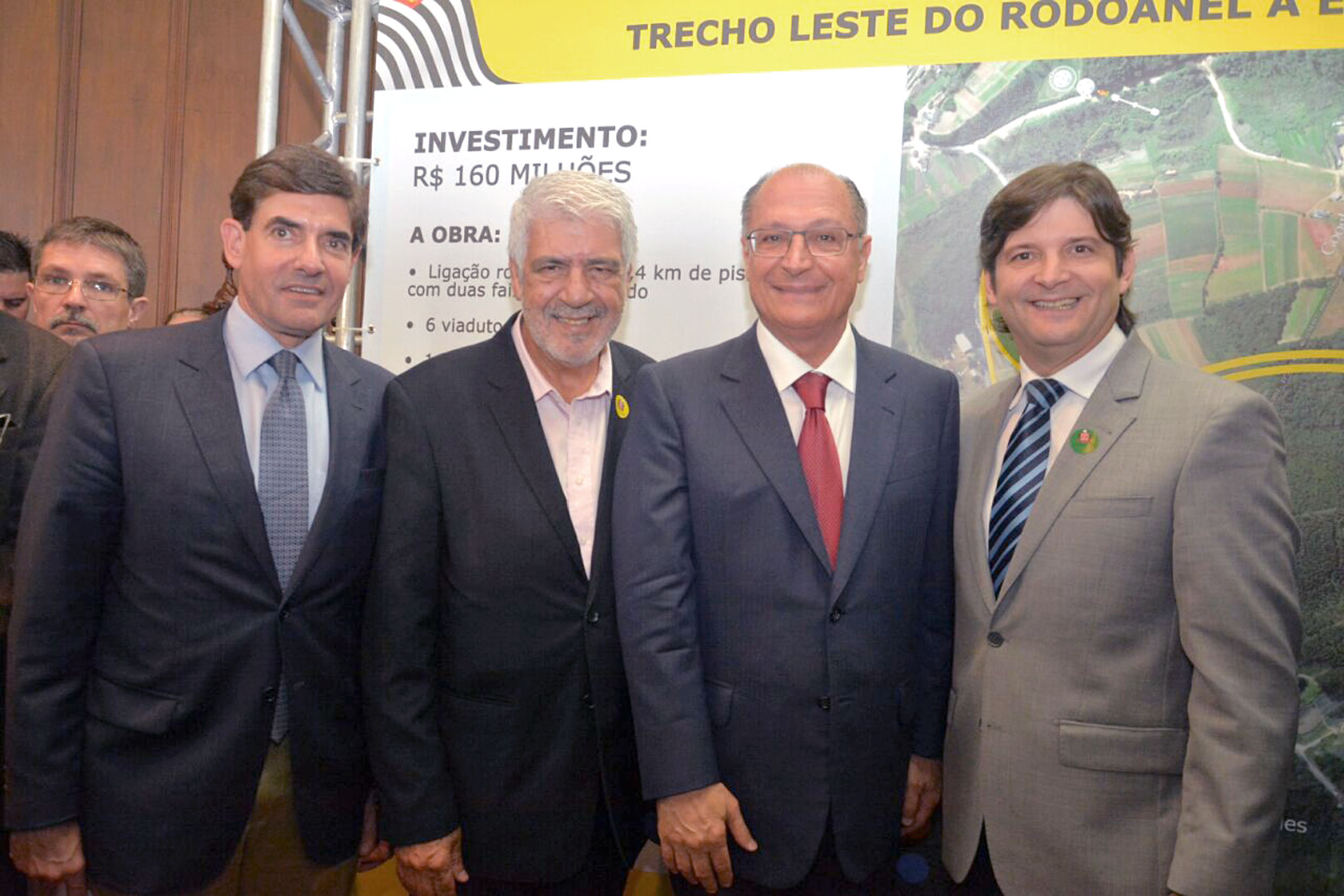 Duarte Nogueira, Benedito Rafael da Silva, Alckmin e Andr do Prado<a style='float:right;color:#ccc' href='https://www3.al.sp.gov.br/repositorio/noticia/N-05-2015/fg171077.jpg' target=_blank><i class='bi bi-zoom-in'></i> Clique para ver a imagem </a>