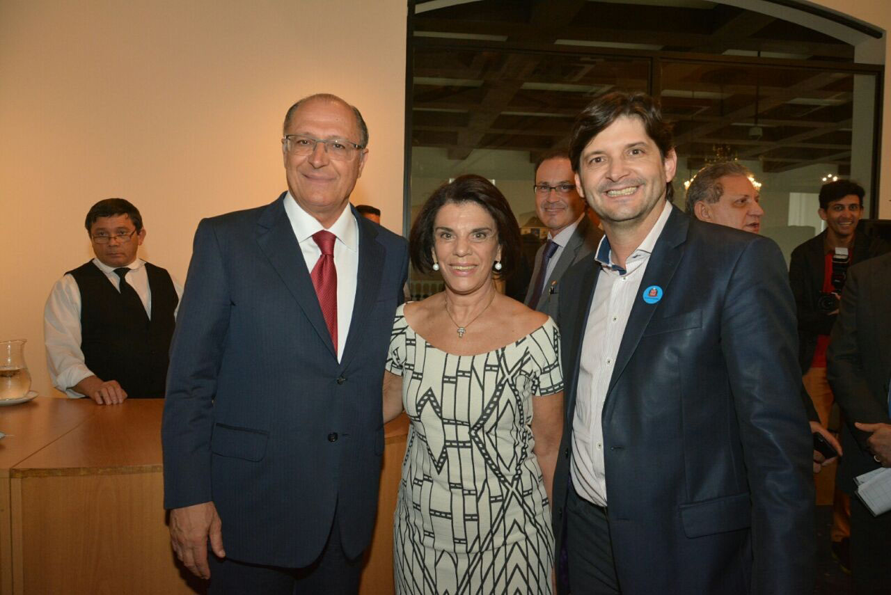 Geraldo Alckmin, Lcia Naf e Andr do Prado<a style='float:right;color:#ccc' href='https://www3.al.sp.gov.br/repositorio/noticia/N-05-2016/fg189090.jpg' target=_blank><i class='bi bi-zoom-in'></i> Clique para ver a imagem </a>