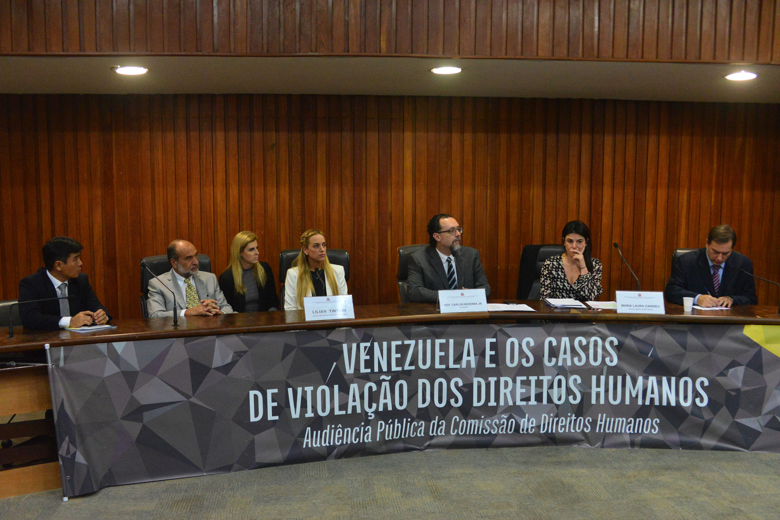 Audincia pblica debate o tema Violao dos Direitos Humanos na Venezuela<a style='float:right;color:#ccc' href='https://www3.al.sp.gov.br/repositorio/noticia/N-05-2016/fg189467.jpg' target=_blank><i class='bi bi-zoom-in'></i> Clique para ver a imagem </a>