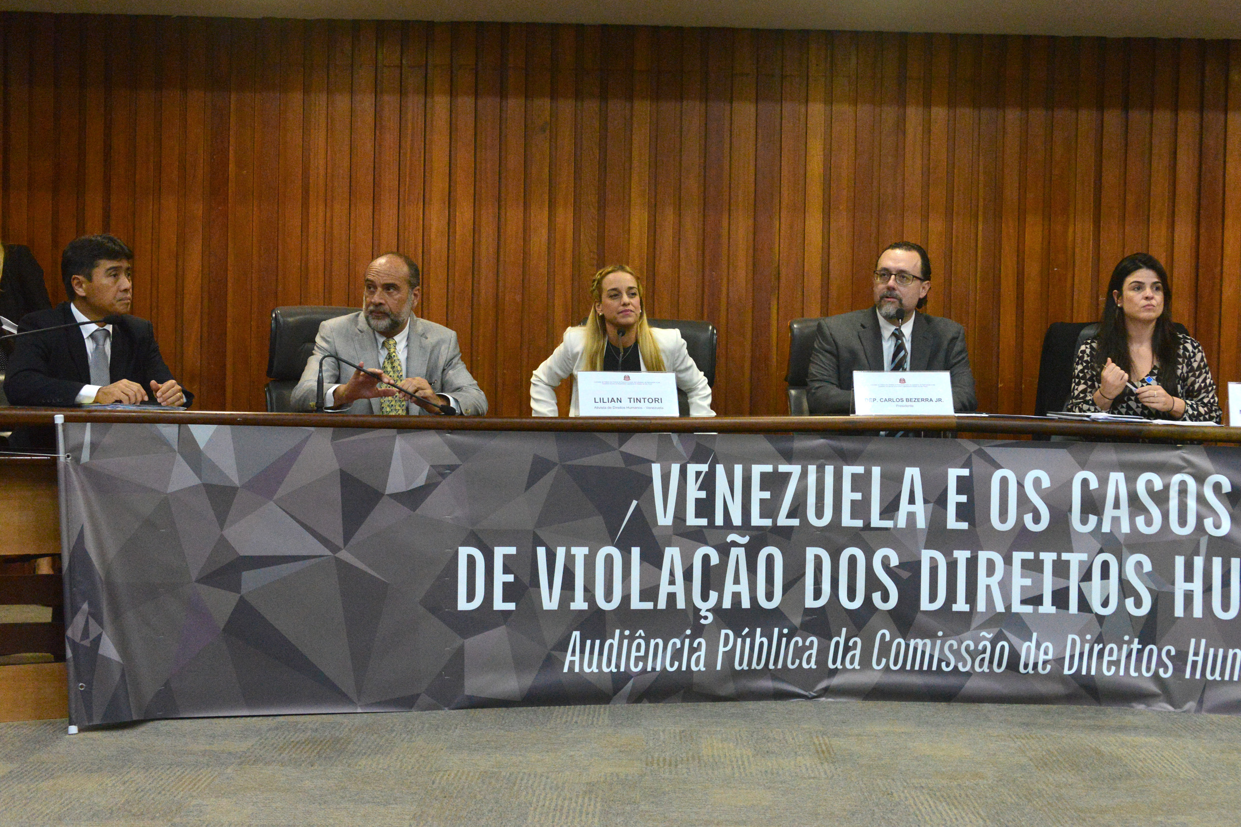 Direitos humanos na Venezuela em debate na Assembleia <a style='float:right;color:#ccc' href='https://www3.al.sp.gov.br/repositorio/noticia/N-05-2016/fg189478.jpg' target=_blank><i class='bi bi-zoom-in'></i> Clique para ver a imagem </a>