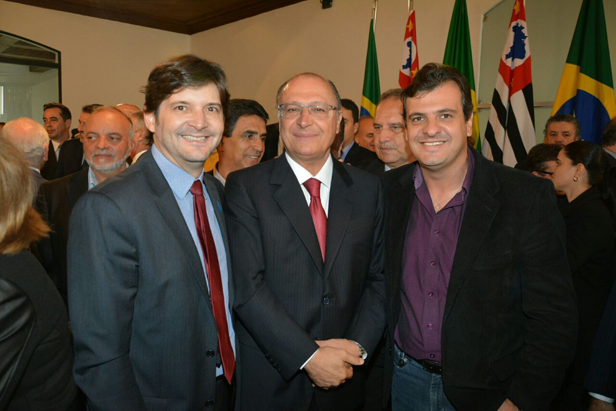 Andr do Prado, Geraldo Alckmin e Adriano Pereira<a style='float:right;color:#ccc' href='https://www3.al.sp.gov.br/repositorio/noticia/N-05-2016/fg189777.jpg' target=_blank><i class='bi bi-zoom-in'></i> Clique para ver a imagem </a>