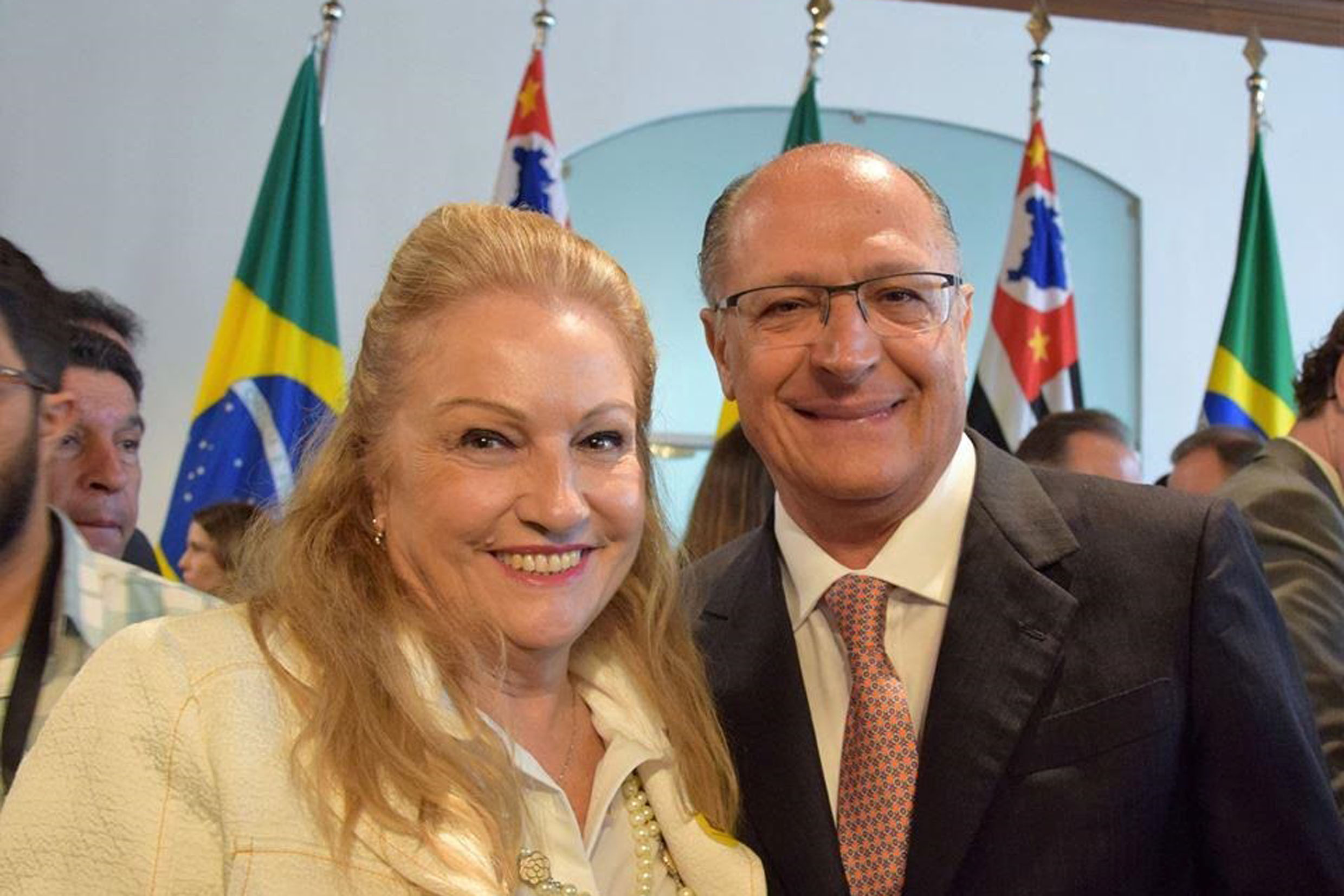 Amary e Alckmin<a style='float:right;color:#ccc' href='https://www3.al.sp.gov.br/repositorio/noticia/N-05-2017/fg202386.jpg' target=_blank><i class='bi bi-zoom-in'></i> Clique para ver a imagem </a>
