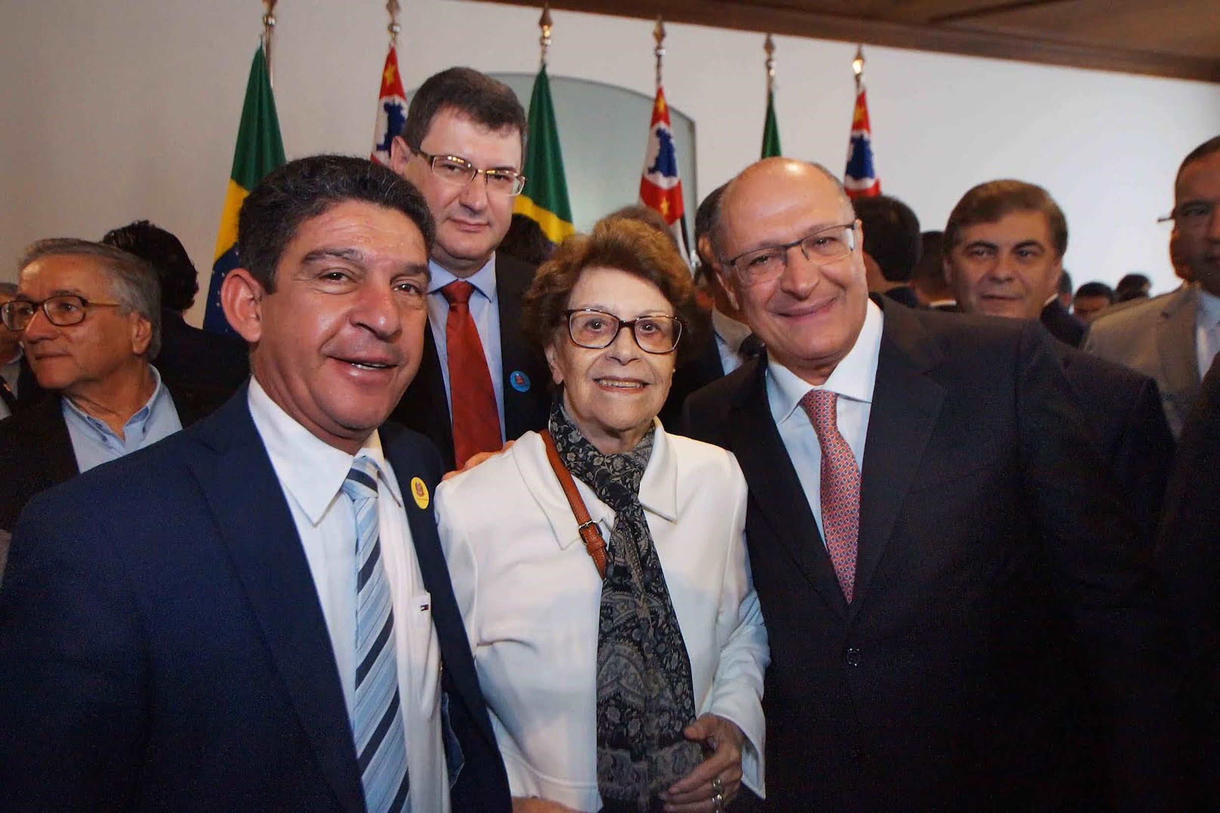 Gileno Gomes, Zlia Mimessi e Geraldo Alckmin<a style='float:right;color:#ccc' href='https://www3.al.sp.gov.br/repositorio/noticia/N-05-2017/fg202481.jpg' target=_blank><i class='bi bi-zoom-in'></i> Clique para ver a imagem </a>