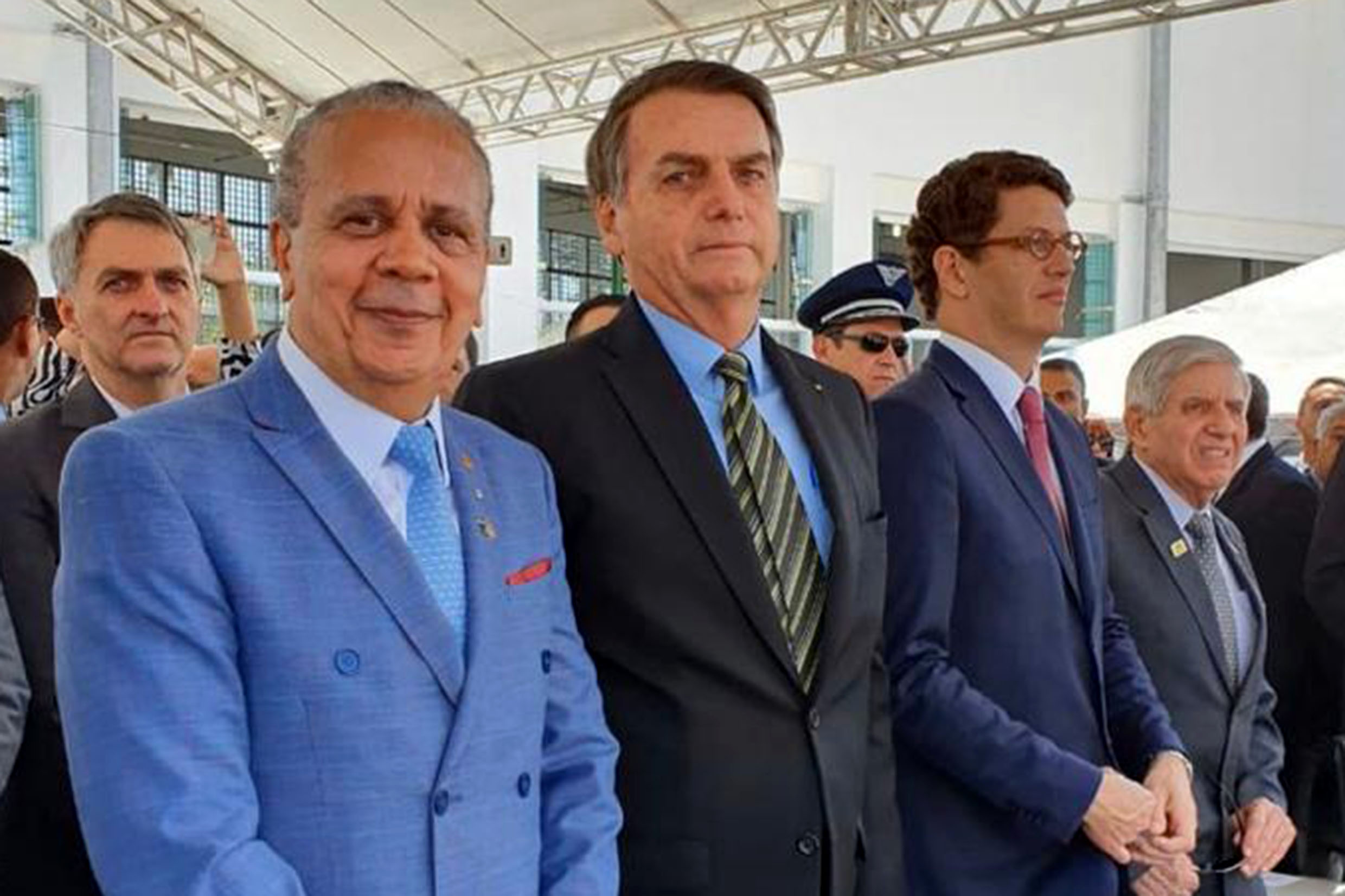 Tenente Nascimento e Presidente Bolsonaro<a style='float:right;color:#ccc' href='https://www3.al.sp.gov.br/repositorio/noticia/N-05-2020/fg248771.jpg' target=_blank><i class='bi bi-zoom-in'></i> Clique para ver a imagem </a>