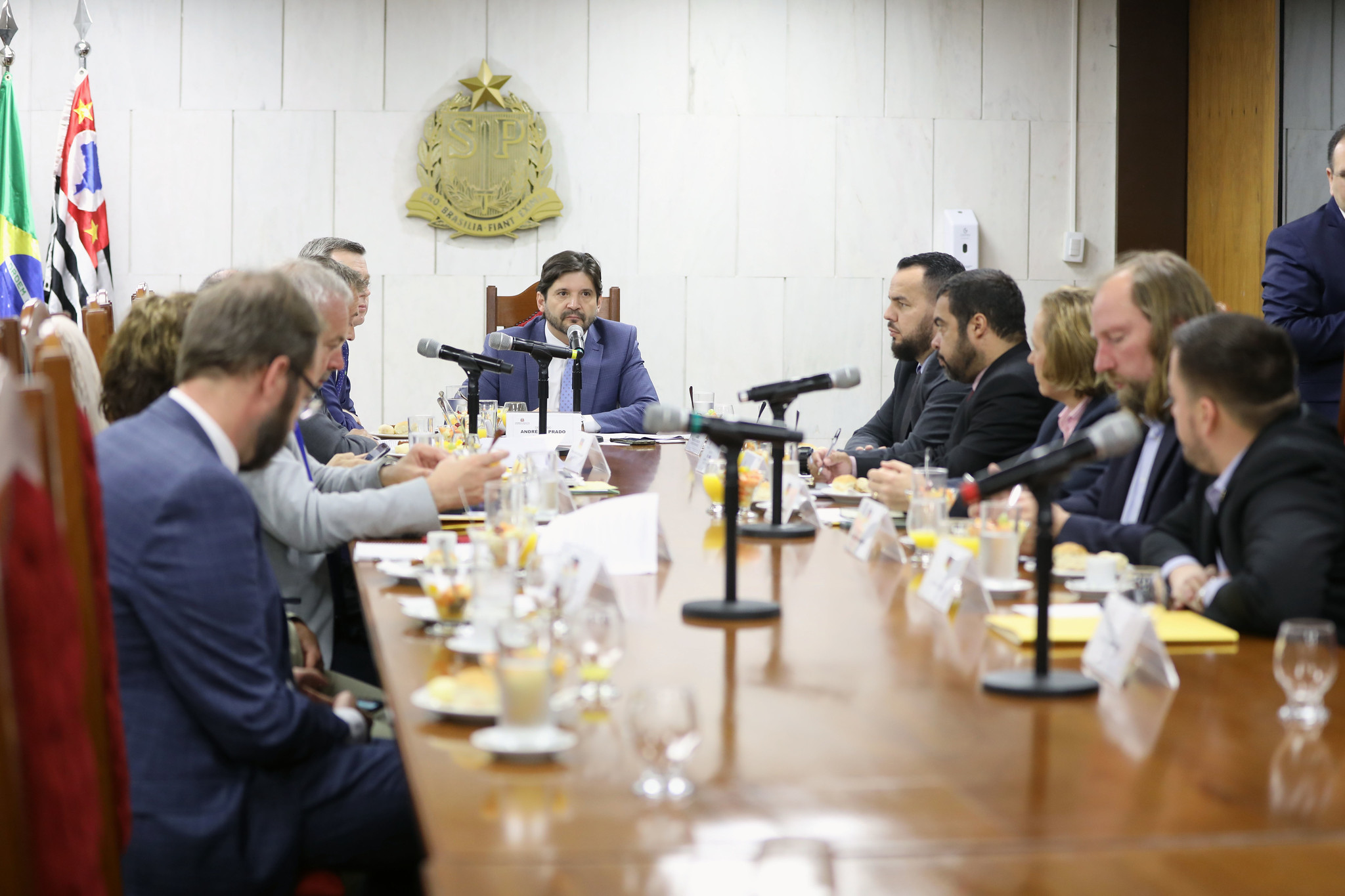 Cnsul e parlamentares alemes na Alesp<a style='float:right;color:#ccc' href='https://www3.al.sp.gov.br/repositorio/noticia/N-05-2023/fg299747.jpg' target=_blank><i class='bi bi-zoom-in'></i> Clique para ver a imagem </a>