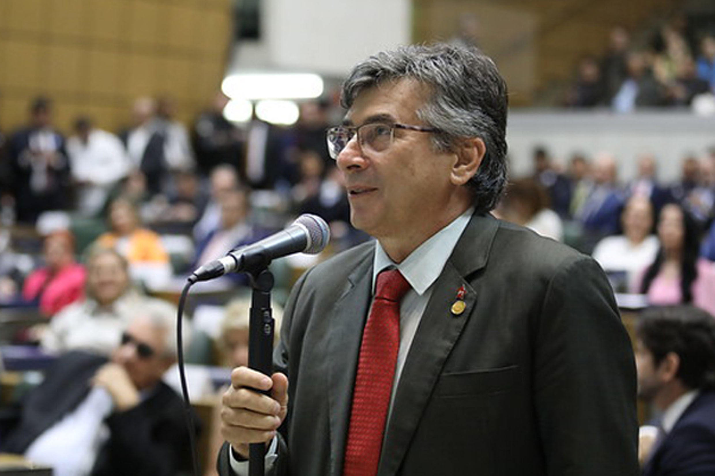 Deputado Simo Pedro<a style='float:right;color:#ccc' href='https://www3.al.sp.gov.br/repositorio/noticia/N-05-2023/fg299892.jpg' target=_blank><i class='bi bi-zoom-in'></i> Clique para ver a imagem </a>