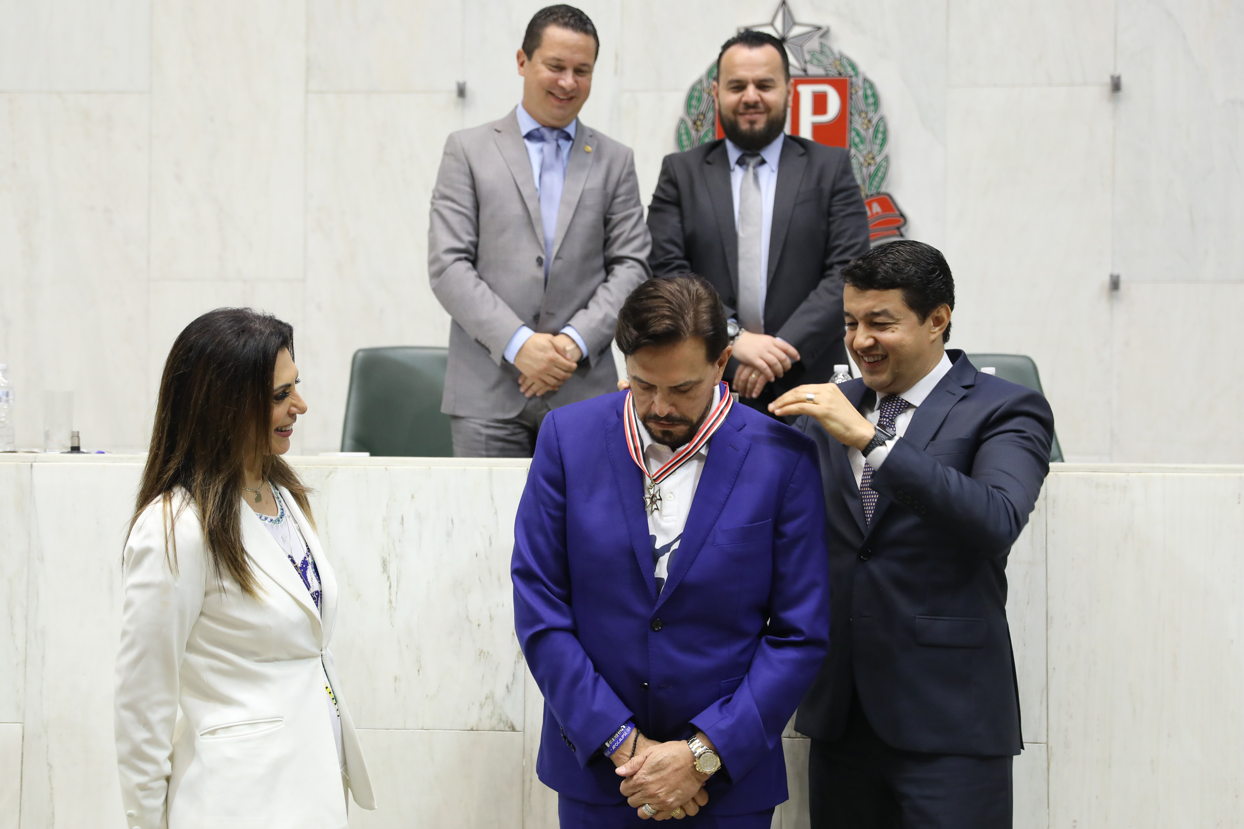 Honraria a Estevam Hernandes<a style='float:right;color:#ccc' href='https://www3.al.sp.gov.br/repositorio/noticia/N-05-2023/fg300488.jpg' target=_blank><i class='bi bi-zoom-in'></i> Clique para ver a imagem </a>