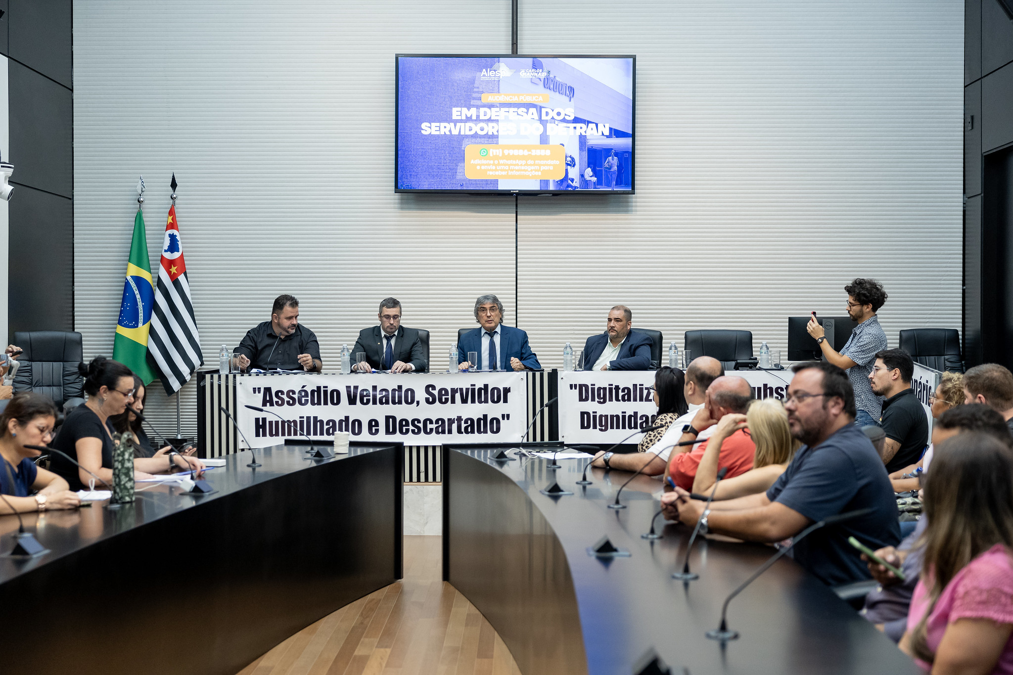 Audiência Pública com servidores do Detran-SP<a style='float:right;color:#ccc' href='https://www3.al.sp.gov.br/repositorio/noticia/N-05-2024/fg324501.jpg' target=_blank><i class='bi bi-zoom-in'></i> Clique para ver a imagem </a>