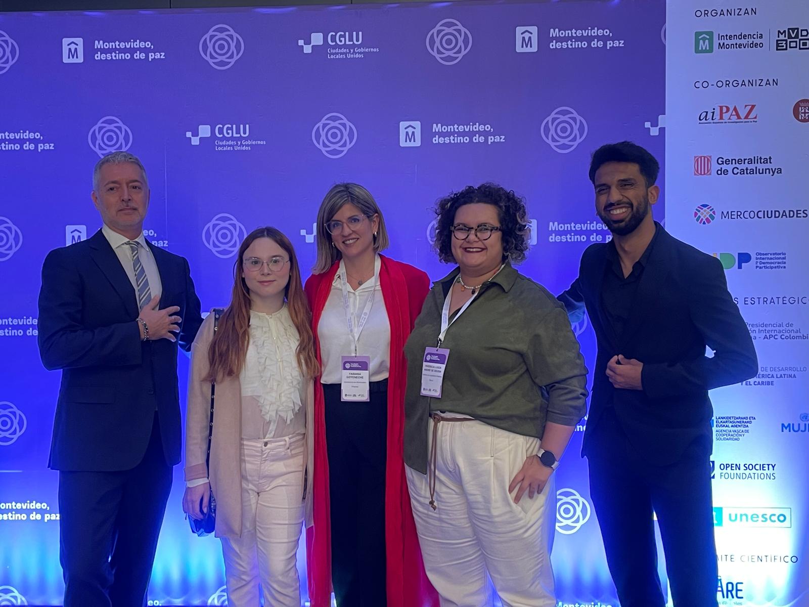 Rhebeca Luíza (2ª à dir) e outros participantes<a style='float:right;color:#ccc' href='https://www3.al.sp.gov.br/repositorio/noticia/N-05-2025/fg344342.jpeg' target=_blank><i class='bi bi-zoom-in'></i> Clique para ver a imagem </a>