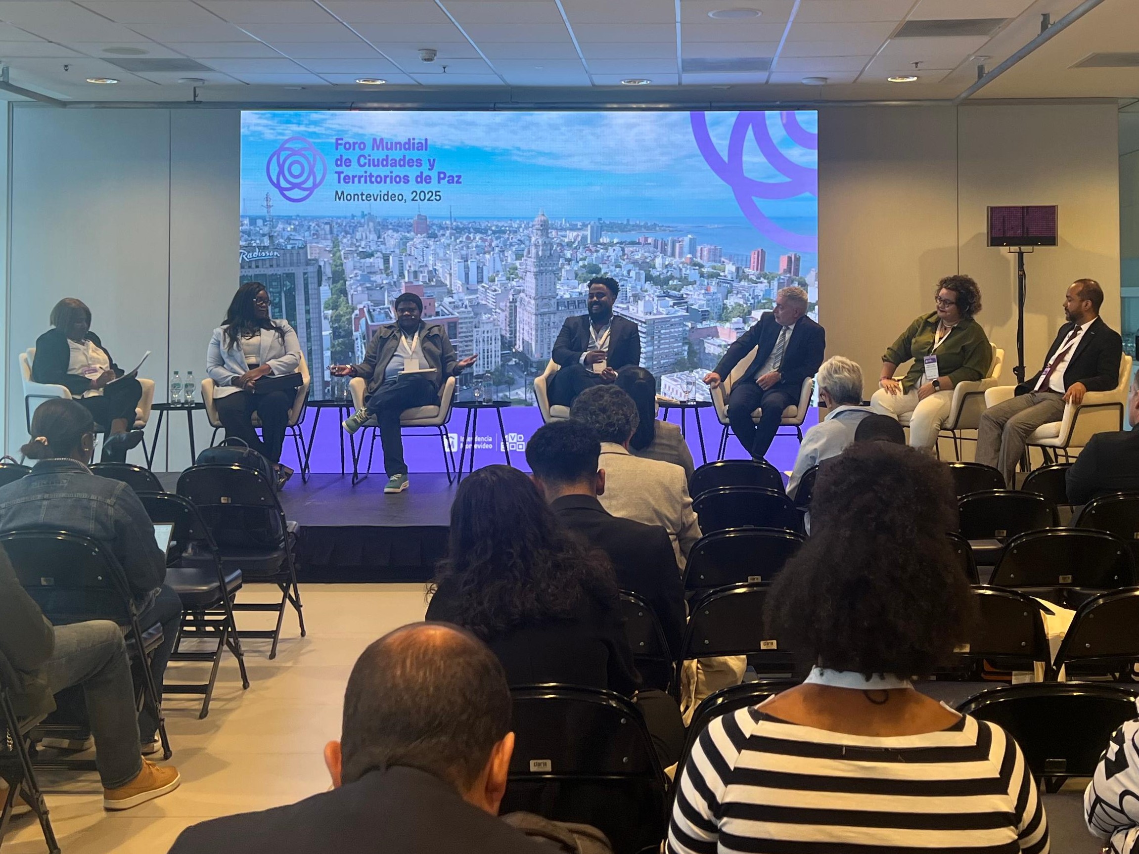 Rhebeca (2ª à dir) representando o ILP em painel<a style='float:right;color:#ccc' href='https://www3.al.sp.gov.br/repositorio/noticia/N-05-2025/fg344439.jpeg' target=_blank><i class='bi bi-zoom-in'></i> Clique para ver a imagem </a>