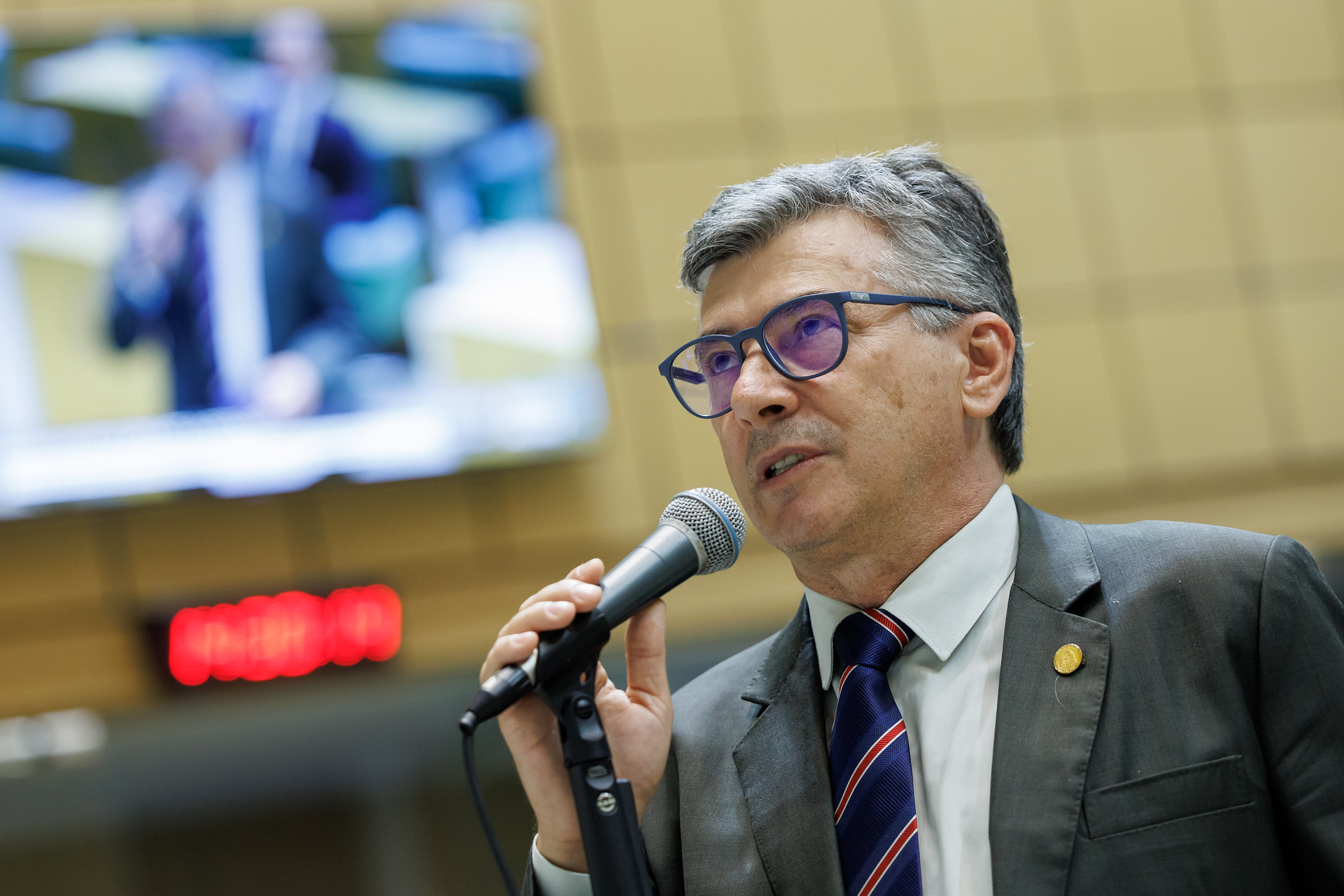 Simo Pedro (PT)<a style='float:right;color:#ccc' href='https://www3.al.sp.gov.br/repositorio/noticia/N-05-2025/fg344652.jpg' target=_blank><i class='bi bi-zoom-in'></i> Clique para ver a imagem </a>