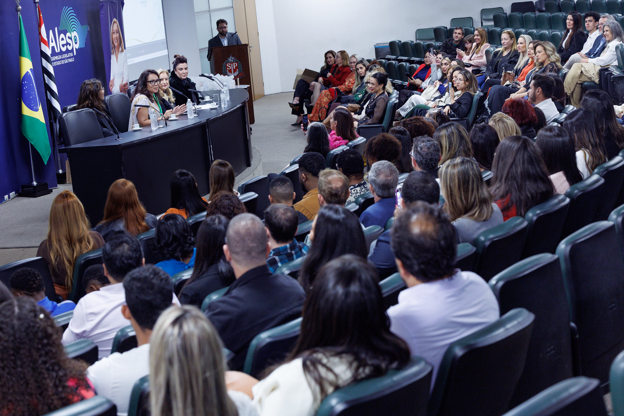 Ato solene mulheres prósperas<a style='float:right;color:#ccc' href='https://www3.al.sp.gov.br/repositorio/noticia/N-05-2025/fg344870.jpg' target=_blank><i class='bi bi-zoom-in'></i> Clique para ver a imagem </a>