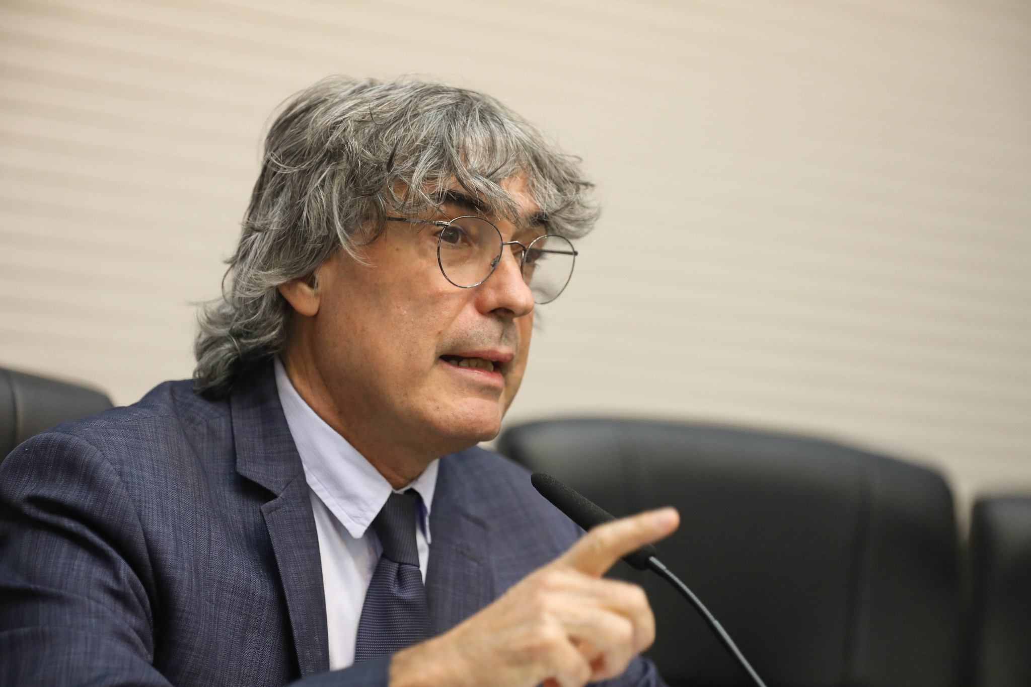 Dep. Carlos Giannazi (Psol)<a style='float:right;color:#ccc' href='https://www3.al.sp.gov.br/repositorio/noticia/N-05-2025/fg345244.jpg' target=_blank><i class='bi bi-zoom-in'></i> Clique para ver a imagem </a>