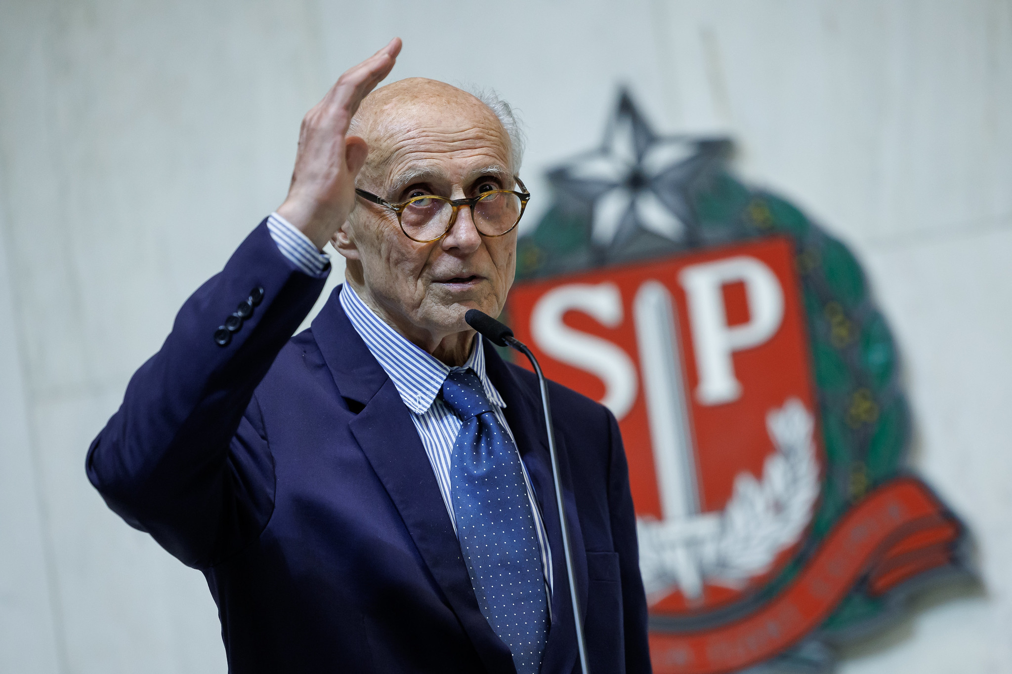 Dep. Eduardo Suplicy: combate  pobreza<a style='float:right;color:#ccc' href='https://www3.al.sp.gov.br/repositorio/noticia/N-05-2025/fg345500.jpg' target=_blank><i class='bi bi-zoom-in'></i> Clique para ver a imagem </a>