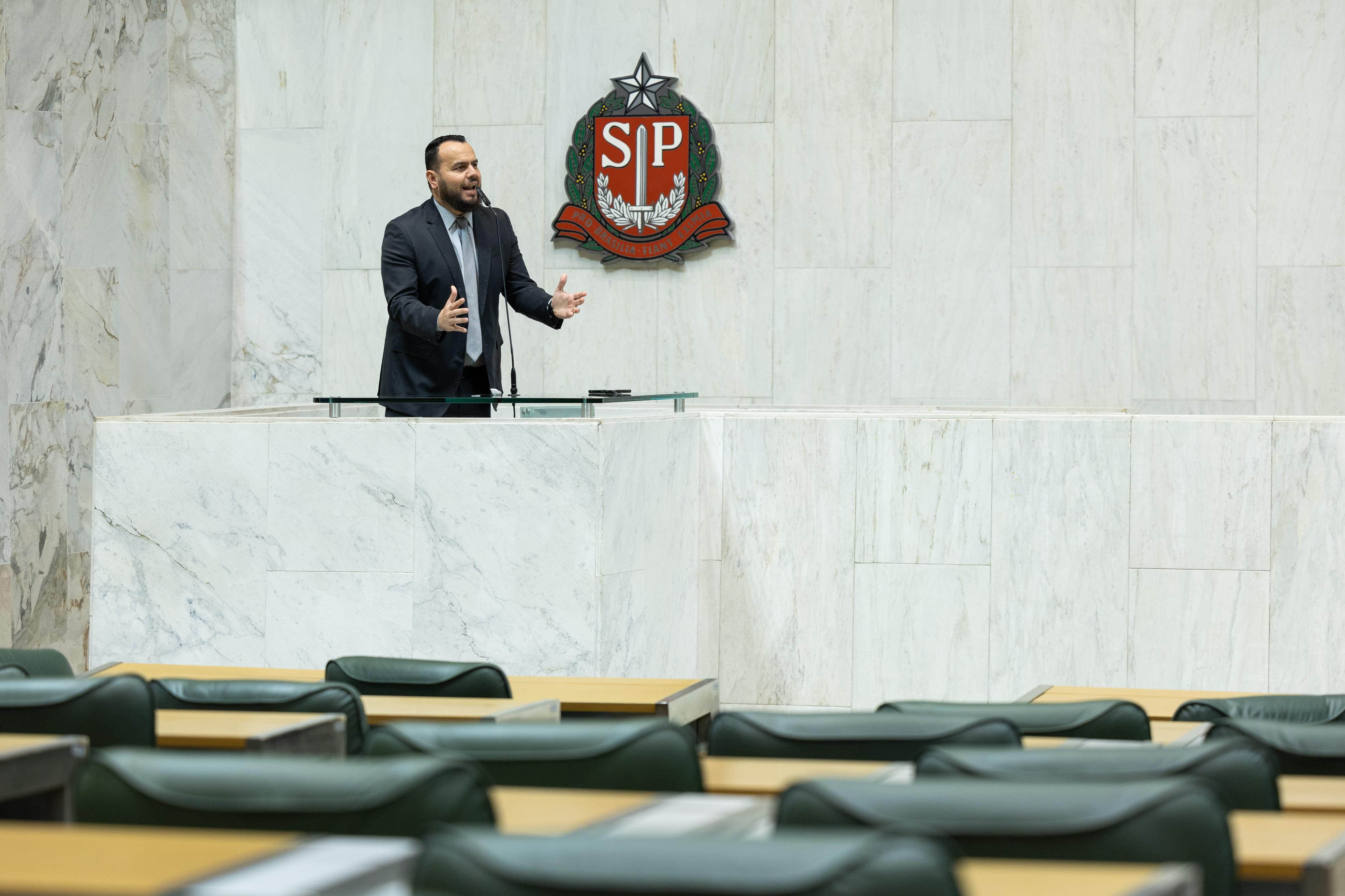 Deputado Gil Diniz <a style='float:right;color:#ccc' href='https://www3.al.sp.gov.br/repositorio/noticia/N-05-2025/fg345599.jpg' target=_blank><i class='bi bi-zoom-in'></i> Clique para ver a imagem </a>