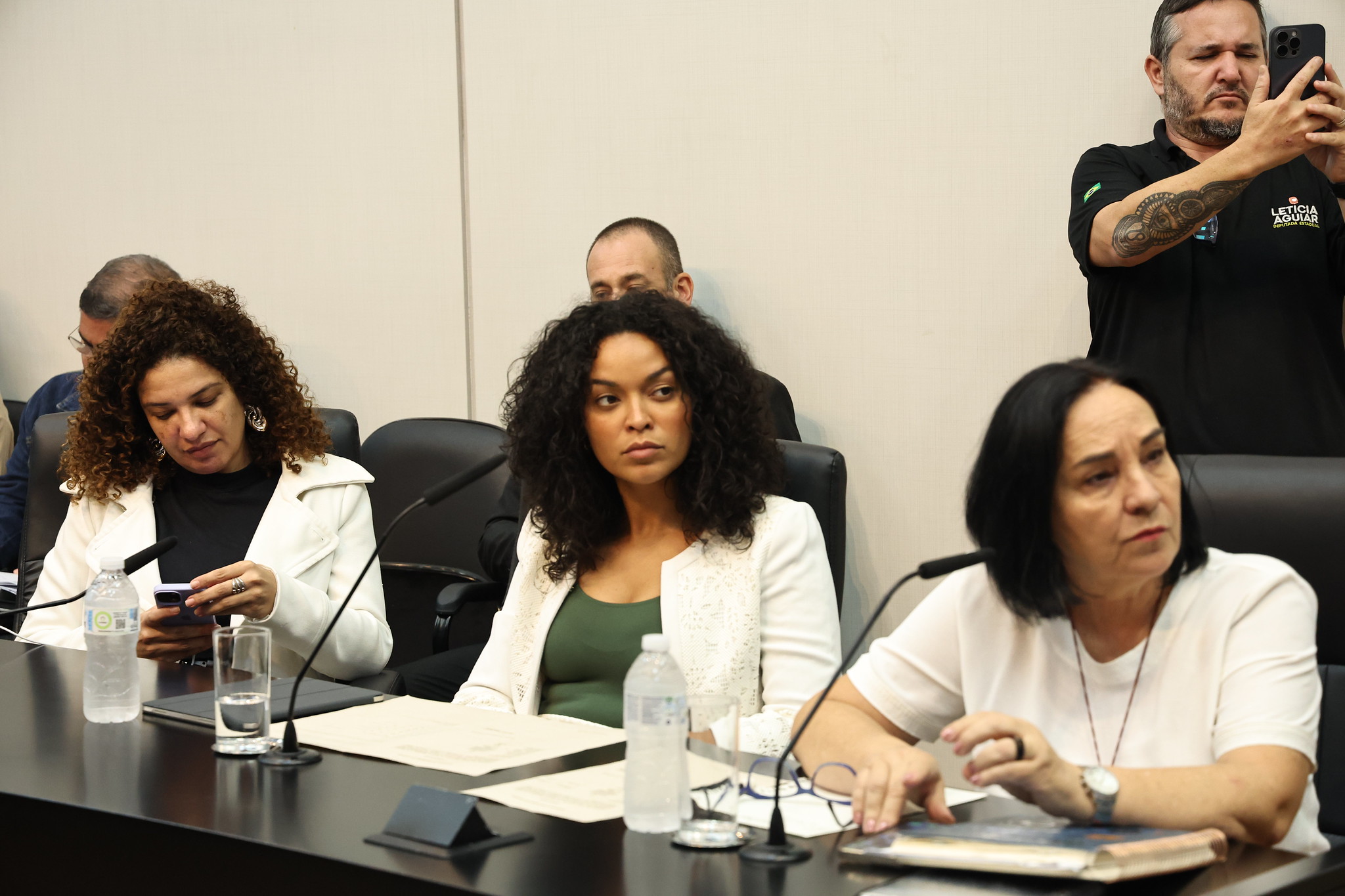 Membros da Comisso em reunio<a style='float:right;color:#ccc' href='https://www3.al.sp.gov.br/repositorio/noticia/N-05-2025/fg345825.jpg' target=_blank><i class='bi bi-zoom-in'></i> Clique para ver a imagem </a>