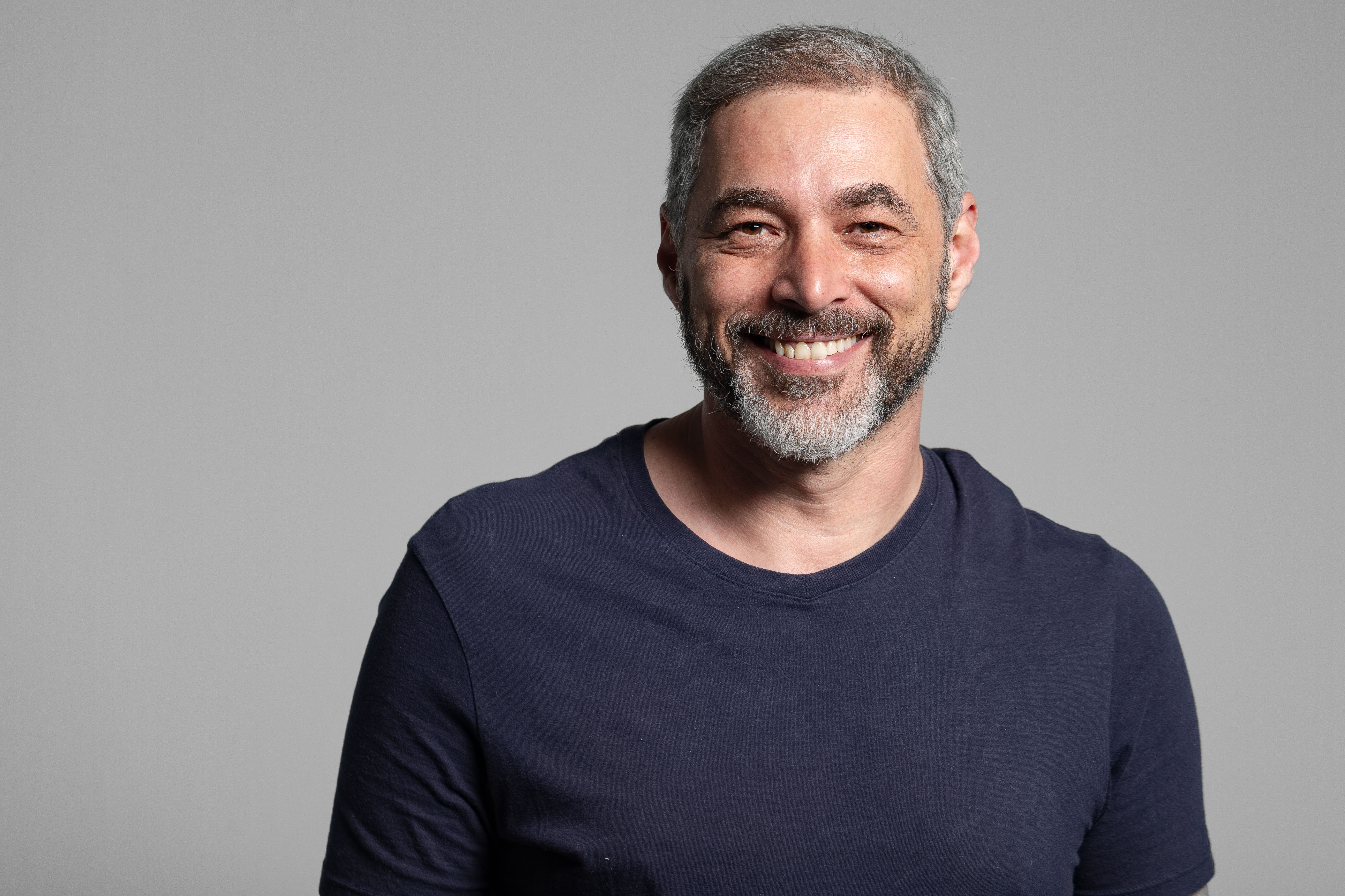 Ricardo Mello, jornalista: tudo ao mesmo tempo <a style='float:right;color:#ccc' href='https://www3.al.sp.gov.br/repositorio/noticia/N-05-2025/fg346109.jpg' target=_blank><i class='bi bi-zoom-in'></i> Clique para ver a imagem </a>