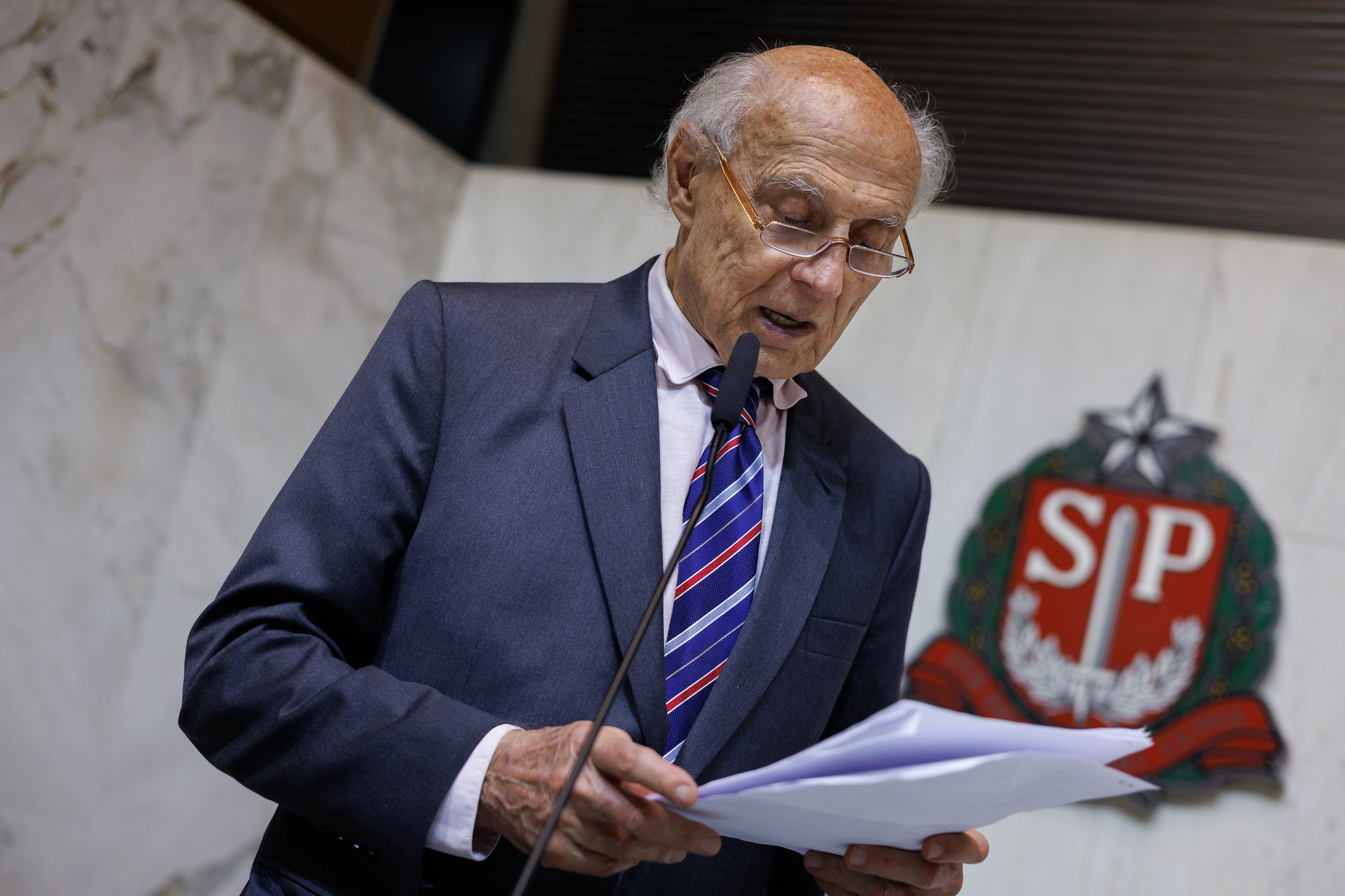 Deputado Eduardo Suplicy<a style='float:right;color:#ccc' href='https://www3.al.sp.gov.br/repositorio/noticia/N-05-2026/fg364039.jpg' target=_blank><i class='bi bi-zoom-in'></i> Clique para ver a imagem </a>