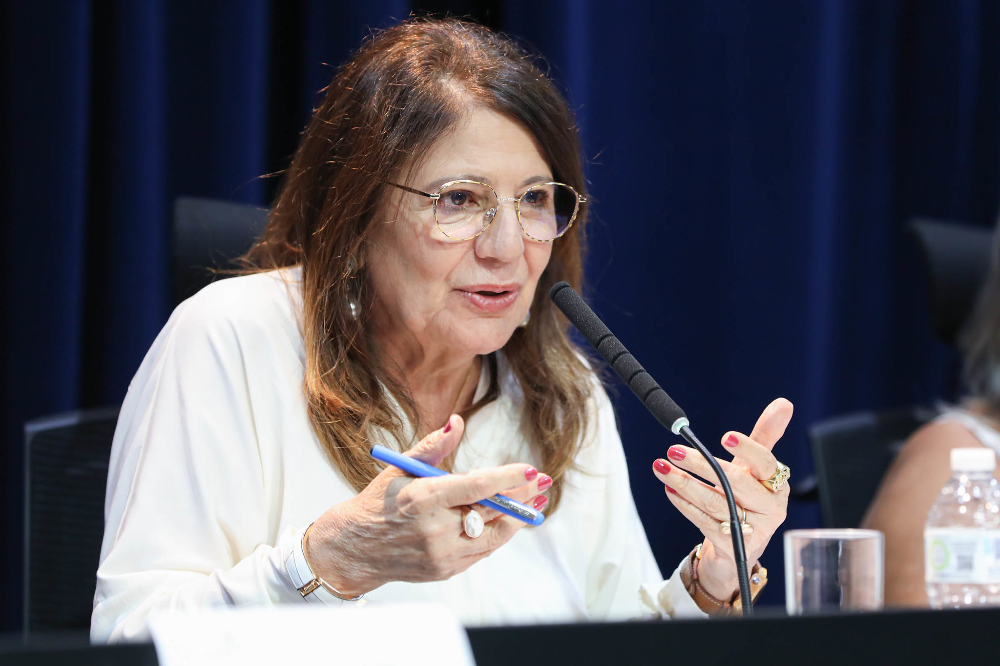 Beth Sah�o (PT) preside audi�ncia p�blica<a style='float:right' href='https://www3.al.sp.gov.br/repositorio/noticia/N-05-2026/fg364101.jpg' target=_blank><img src='/_img/material-file-download-white.png' width='14px' alt='Clique para baixar a imagem'></a>