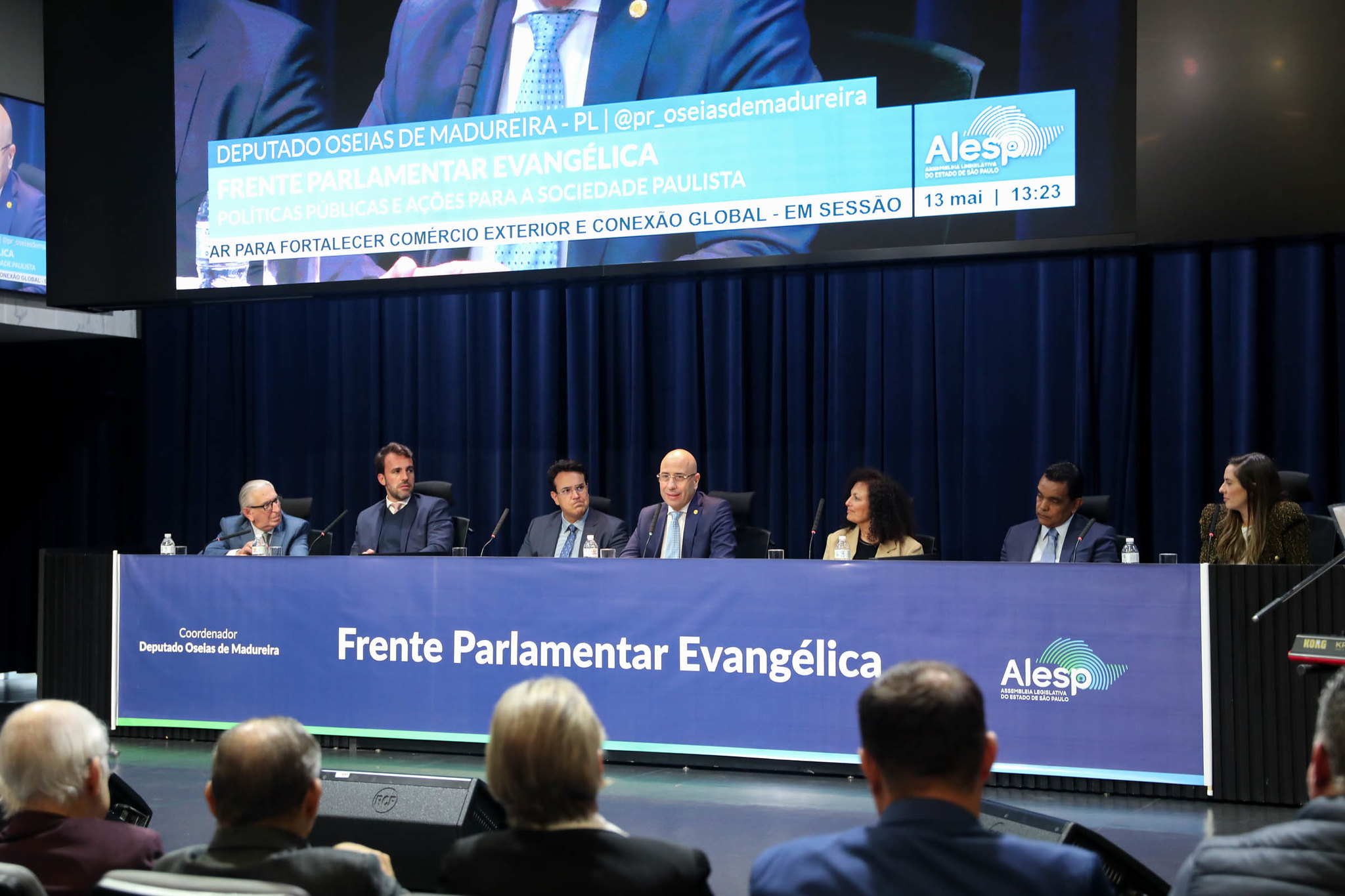 Frente Evang�lica debate valores crist�os<a style='float:right' href='https://www3.al.sp.gov.br/repositorio/noticia/N-05-2026/fg364463.jpg' target=_blank><img src='/_img/material-file-download-white.png' width='14px' alt='Clique para baixar a imagem'></a>