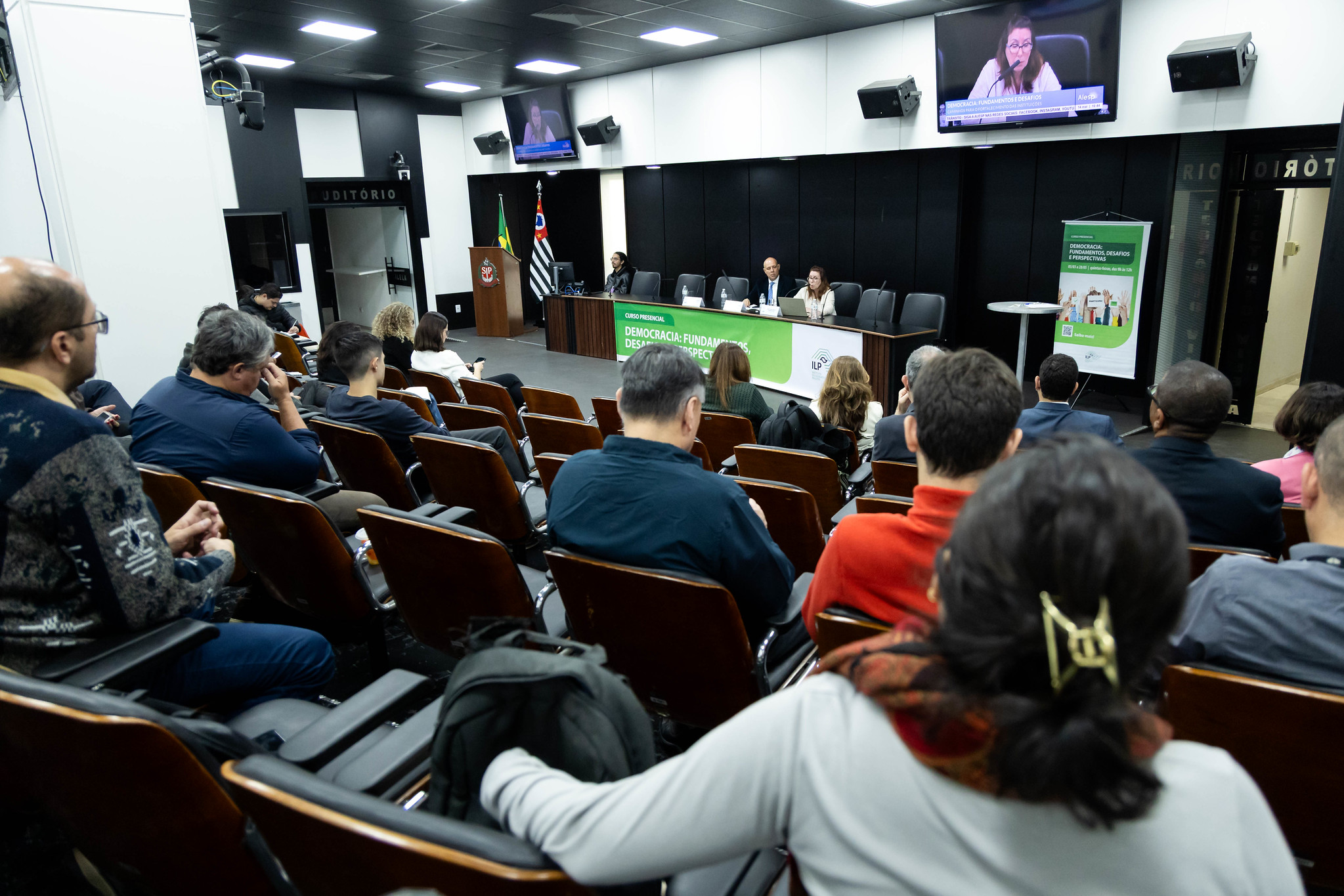 Curso do ILP aborda desafios da democracia<a style='float:right;color:#ccc' href='https://www3.al.sp.gov.br/repositorio/noticia/N-05-2026/fg364526.jpg' target=_blank><i class='bi bi-zoom-in'></i> Clique para ver a imagem </a>