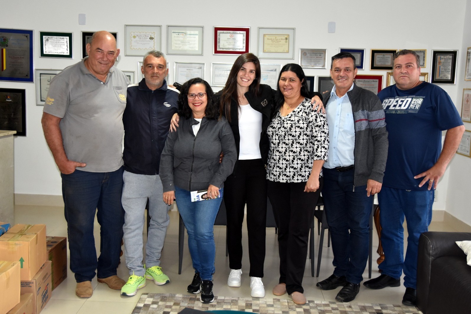 Dani Alonso e moradores de Dirceu <a style='float:right;color:#ccc' href='https://www3.al.sp.gov.br/repositorio/noticia/N-05-2026/fg364619.jpeg' target=_blank><i class='bi bi-zoom-in'></i> Clique para ver a imagem </a>