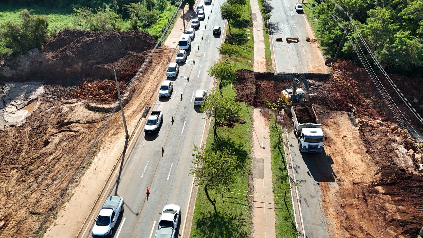 Obras em avenida de Nova Odessa<a style='float:right;color:#ccc' href='https://www3.al.sp.gov.br/repositorio/noticia/N-05-2026/fg364626.jpeg' target=_blank><i class='bi bi-zoom-in'></i> Clique para ver a imagem </a>