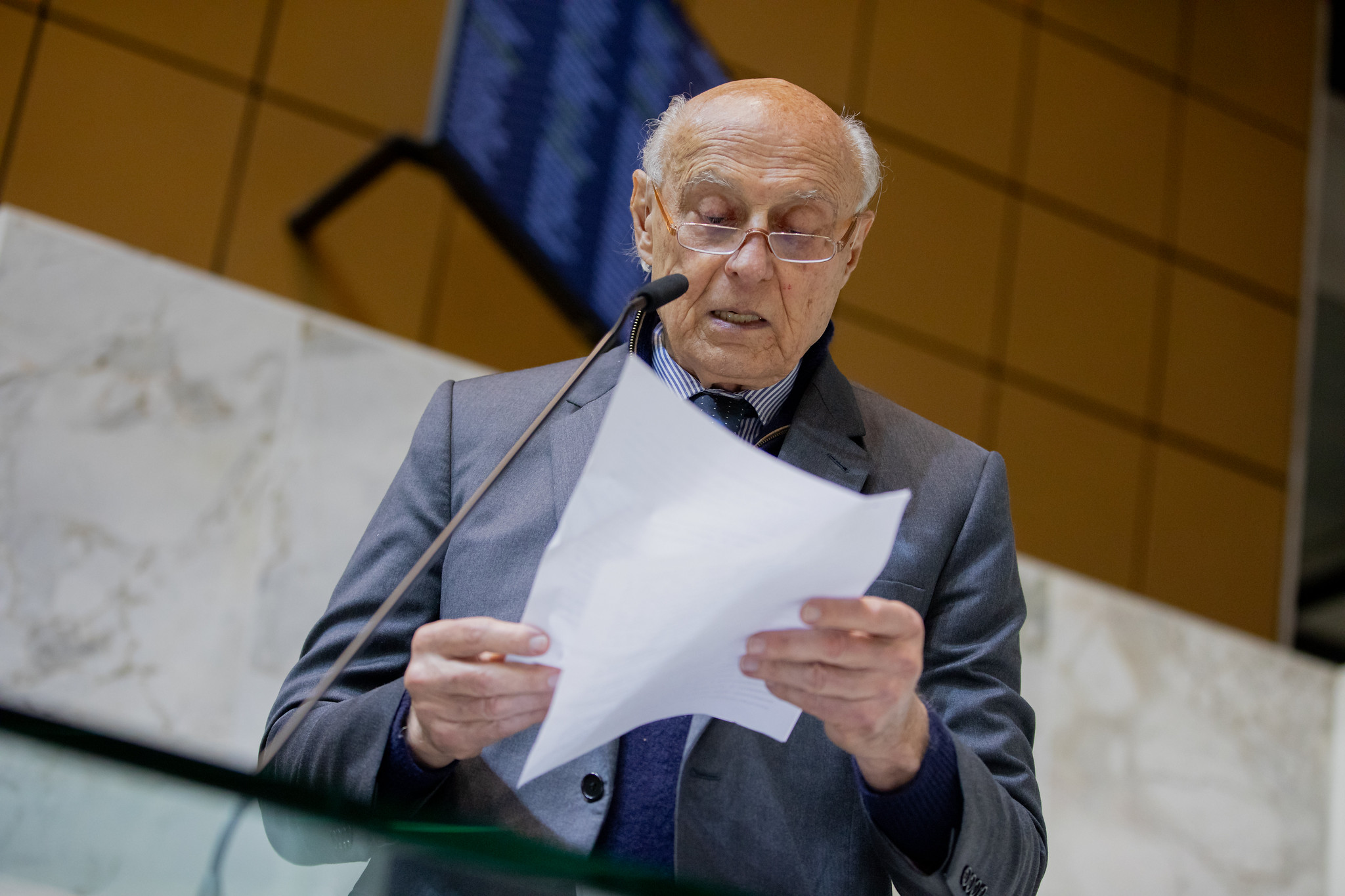 Eduardo Suplicy (PT)<a style='float:right;color:#ccc' href='https://www3.al.sp.gov.br/repositorio/noticia/N-05-2026/fg364629.jpg' target=_blank><i class='bi bi-zoom-in'></i> Clique para ver a imagem </a>