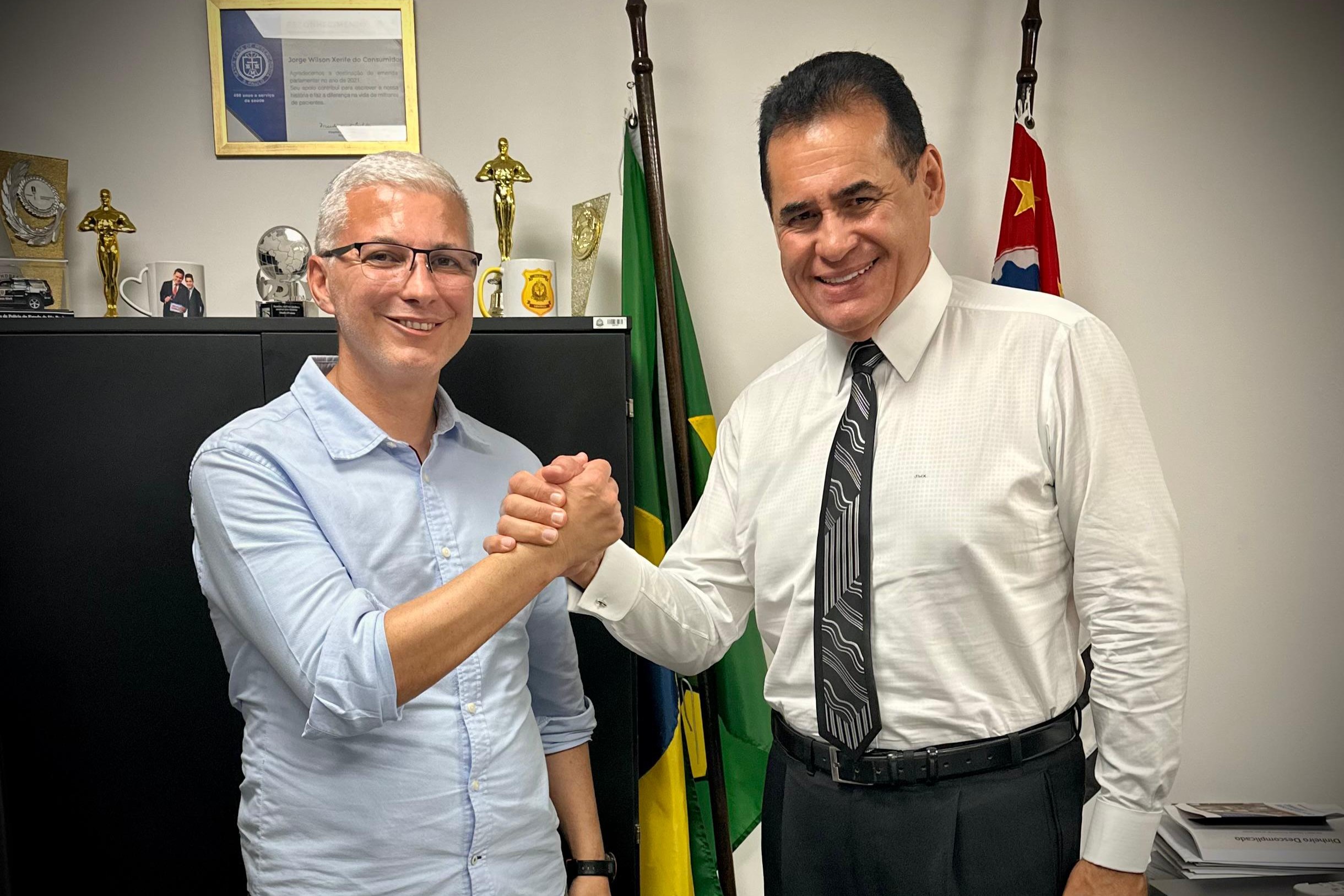 Dep. Jorge Wilson e vice-prefeito de Po�<a style='float:right;color:#ccc' href='https://www3.al.sp.gov.br/repositorio/noticia/N-05-2026/fg364719.jpg' target=_blank><i class='bi bi-zoom-in'></i> Clique para ver a imagem </a>