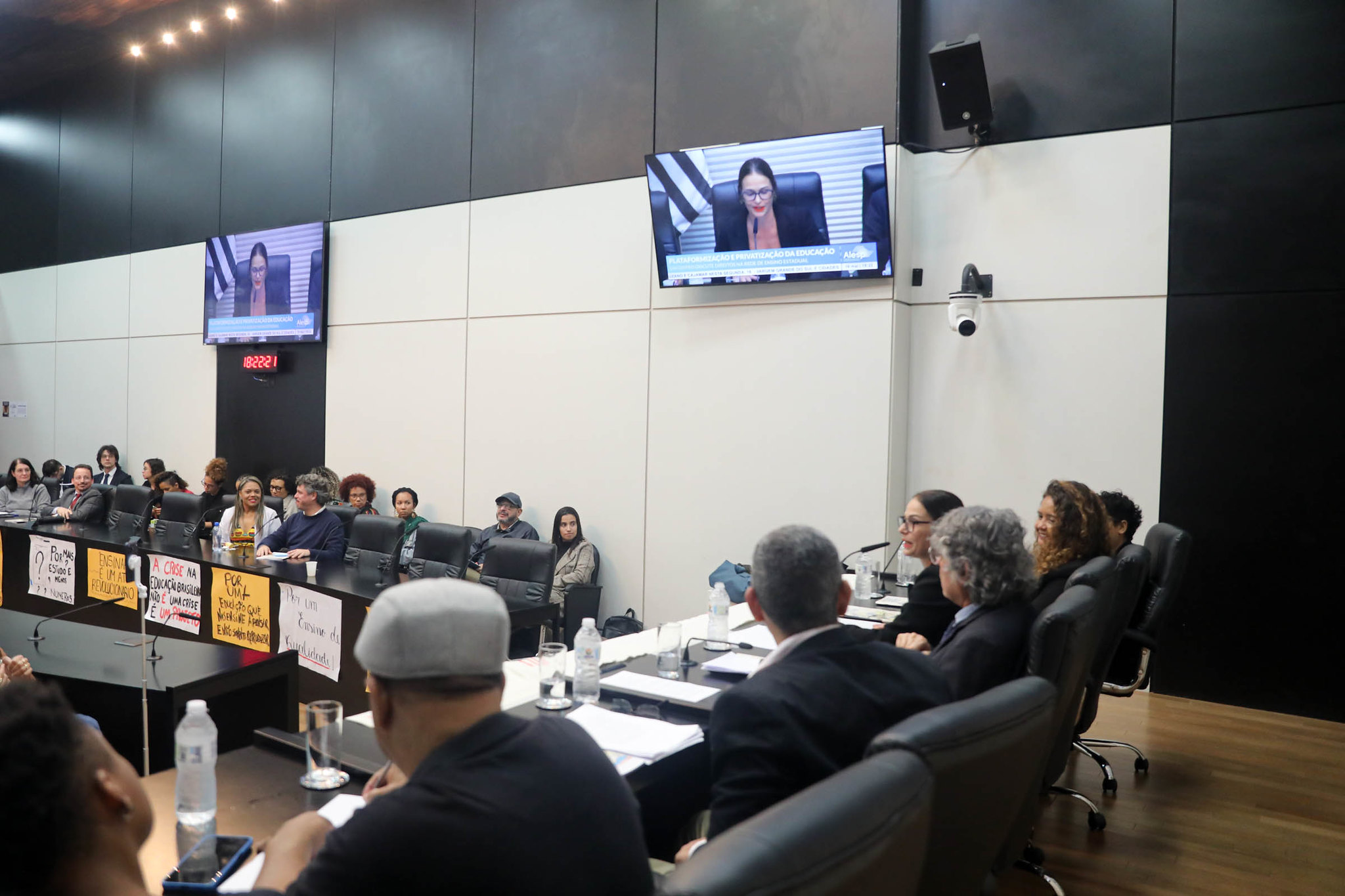 Audi�ncia P�blica debate plataformiza��o do ensino<a style='float:right;color:#ccc' href='https://www3.al.sp.gov.br/repositorio/noticia/N-05-2026/fg364765.jpg' target=_blank><i class='bi bi-zoom-in'></i> Clique para ver a imagem </a>