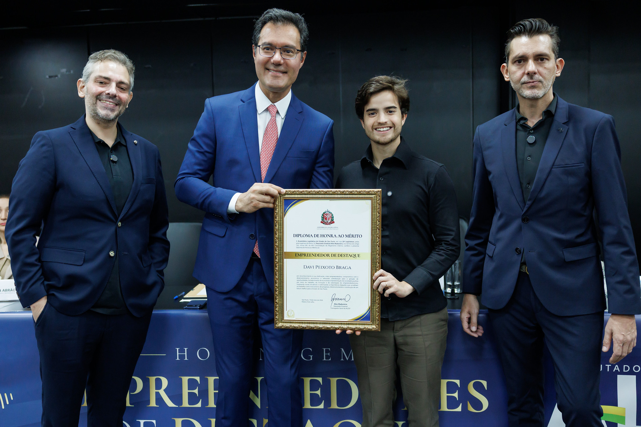 Diploma de Honra ao M�rito <a style='float:right;color:#ccc' href='https://www3.al.sp.gov.br/repositorio/noticia/N-05-2026/fg364843.jpg' target=_blank><i class='bi bi-zoom-in'></i> Clique para ver a imagem </a>