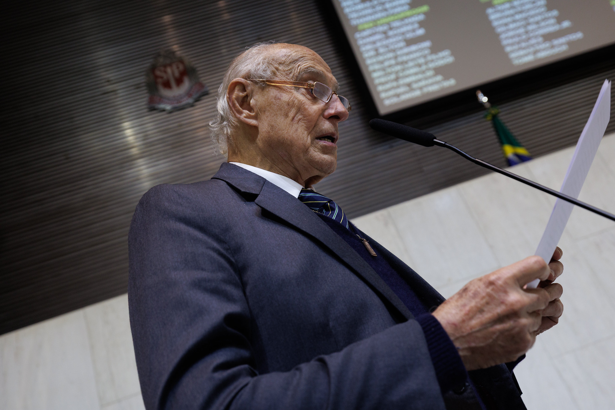 Eduardo Suplicy (PT)<a style='float:right;color:#ccc' href='https://www3.al.sp.gov.br/repositorio/noticia/N-05-2026/fg364886.jpg' target=_blank><i class='bi bi-zoom-in'></i> Clique para ver a imagem </a>
