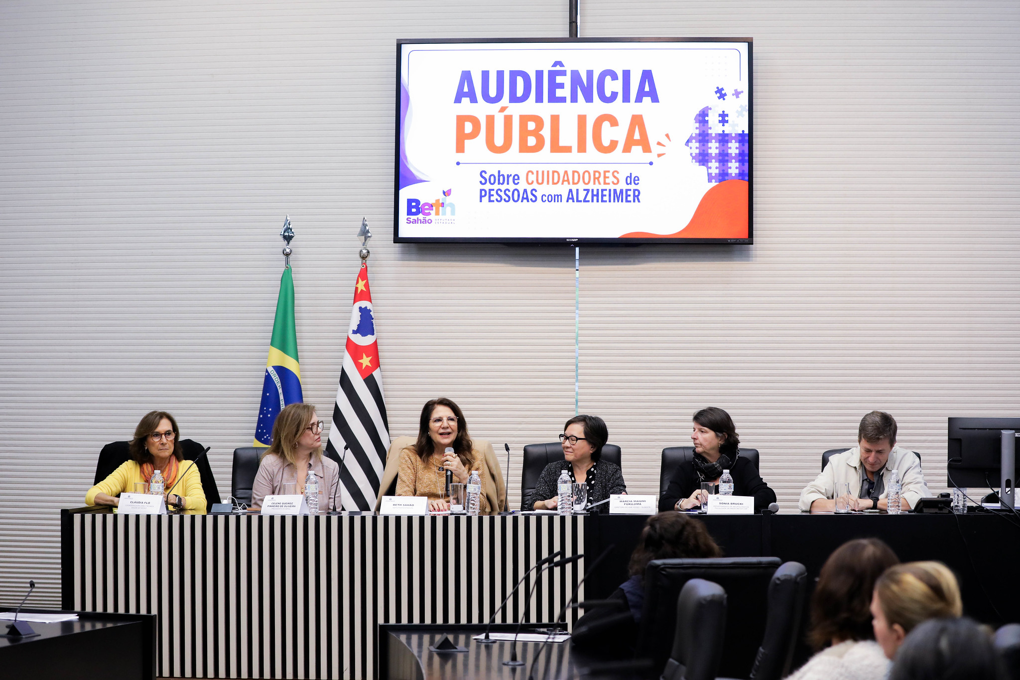 Audi�ncia debate Apoio Pessoas com Alzheimer<a style='float:right;color:#ccc' href='https://www3.al.sp.gov.br/repositorio/noticia/N-05-2026/fg364905.jpg' target=_blank><i class='bi bi-zoom-in'></i> Clique para ver a imagem </a>