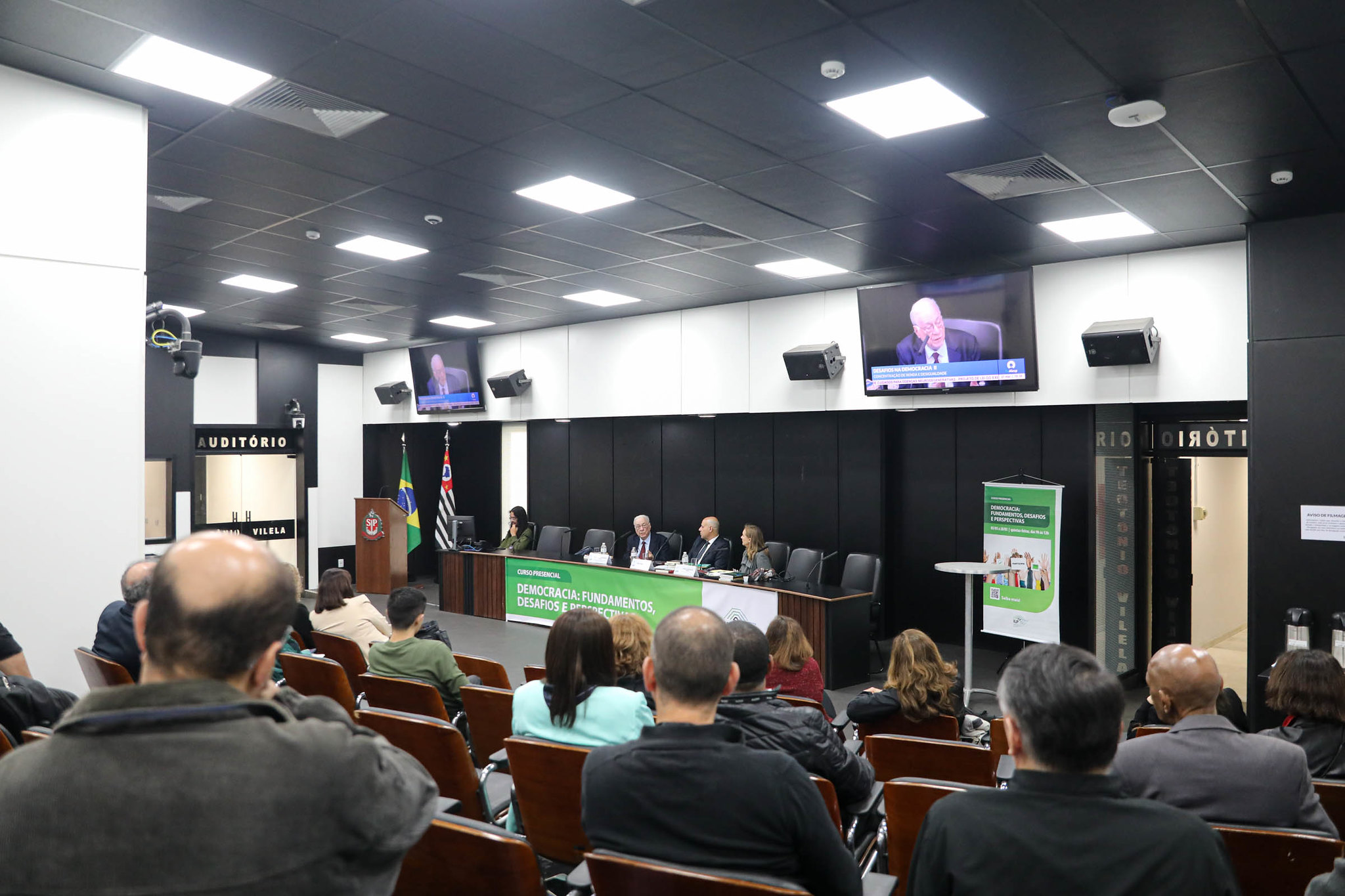 Aula abordou concentra��o de renda e desigualdade<a style='float:right;color:#ccc' href='https://www3.al.sp.gov.br/repositorio/noticia/N-05-2026/fg364963.jpg' target=_blank><i class='bi bi-zoom-in'></i> Clique para ver a imagem </a>