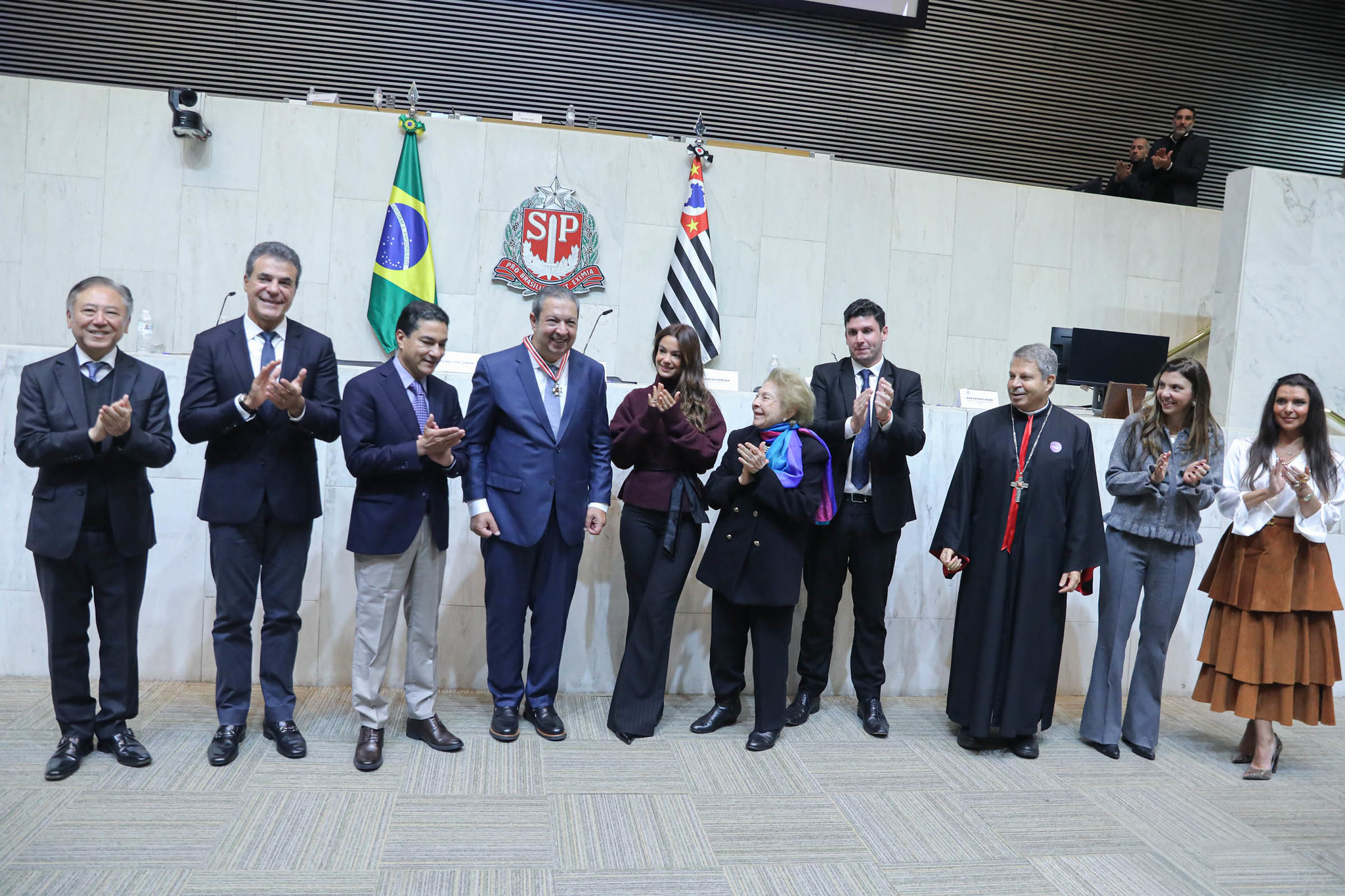 Ricardo Izar J�nior � homenageado na Alesp <a style='float:right;color:#ccc' href='https://www3.al.sp.gov.br/repositorio/noticia/N-05-2026/fg365041.jpg' target=_blank><i class='bi bi-zoom-in'></i> Clique para ver a imagem </a>