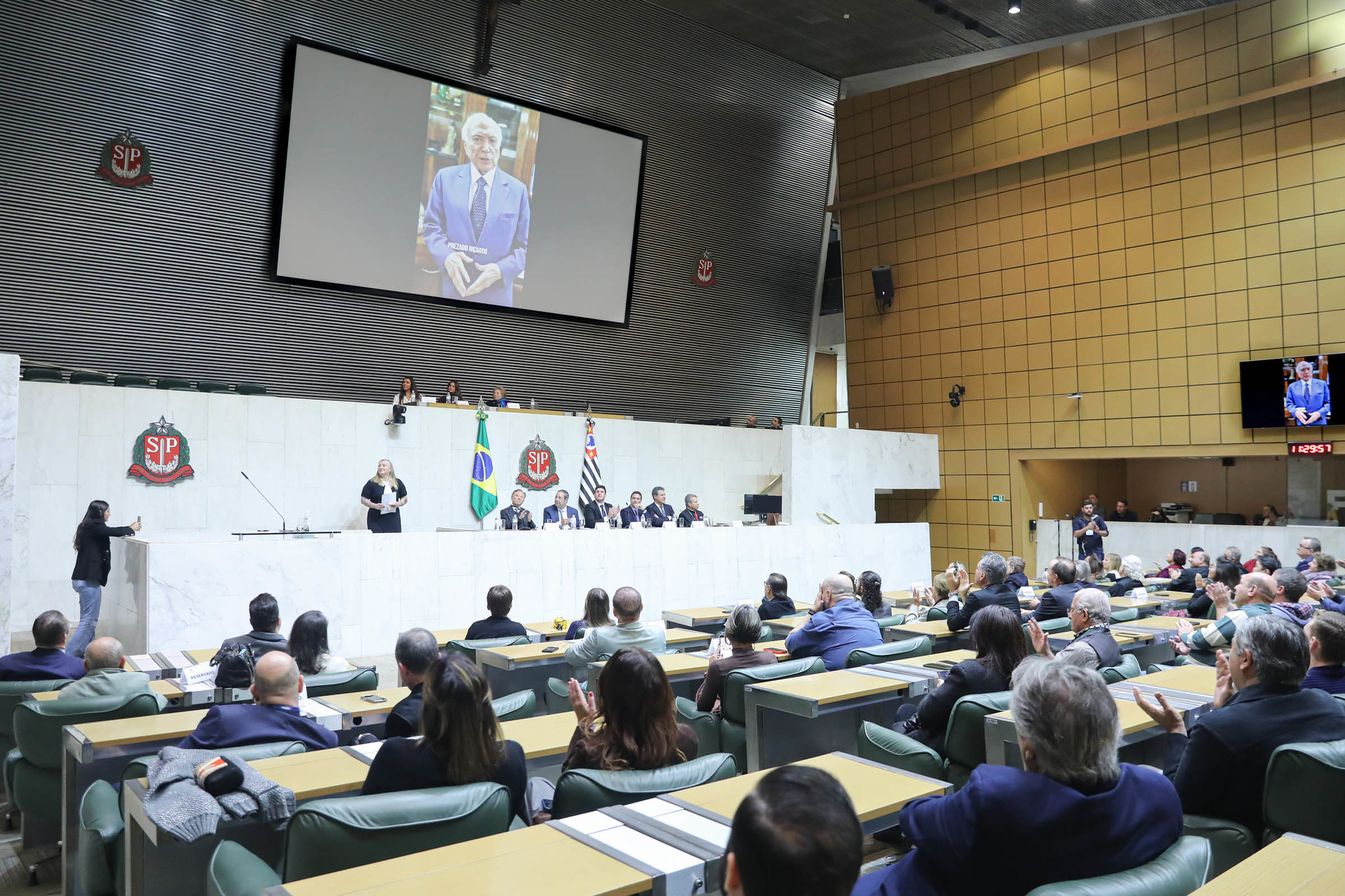 Temer: grandes servi�os ao pa�s<a style='float:right;color:#ccc' href='https://www3.al.sp.gov.br/repositorio/noticia/N-05-2026/fg365042.jpg' target=_blank><i class='bi bi-zoom-in'></i> Clique para ver a imagem </a>