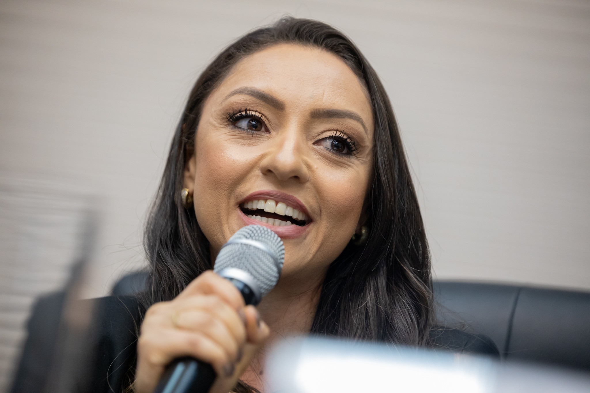 Priscila Guimar�es tamb�m foi homenageada<a style='float:right;color:#ccc' href='https://www3.al.sp.gov.br/repositorio/noticia/N-05-2026/fg365112.jpg' target=_blank><i class='bi bi-zoom-in'></i> Clique para ver a imagem </a>