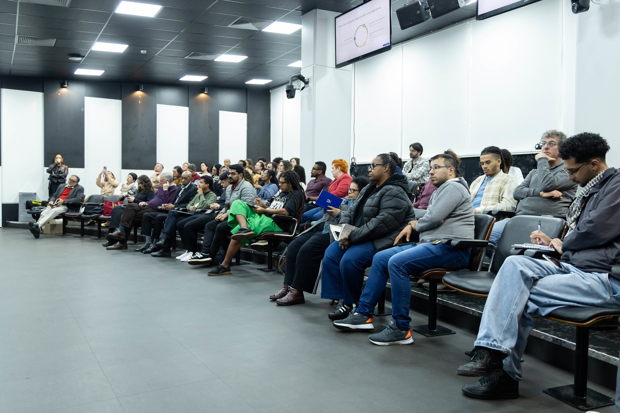 Curso debate racismo na Alesp<a style='float:right;color:#ccc' href='https://www3.al.sp.gov.br/repositorio/noticia/N-05-2026/fg365153.jpg' target=_blank><i class='bi bi-zoom-in'></i> Clique para ver a imagem </a>