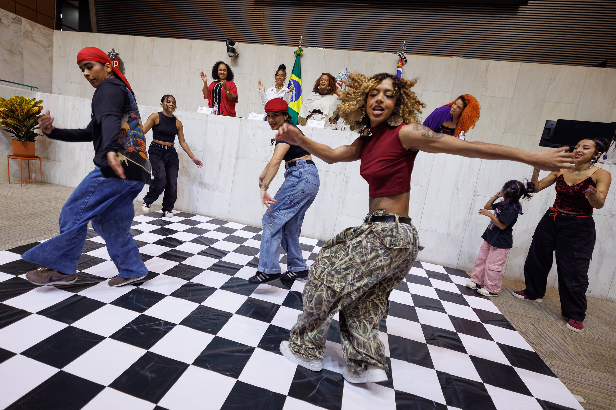 Apresenta��o de hip-hop no Plen�rio JK<a style='float:right;color:#ccc' href='https://www3.al.sp.gov.br/repositorio/noticia/N-05-2026/fg365400.jpg' target=_blank><i class='bi bi-zoom-in'></i> Clique para ver a imagem </a>