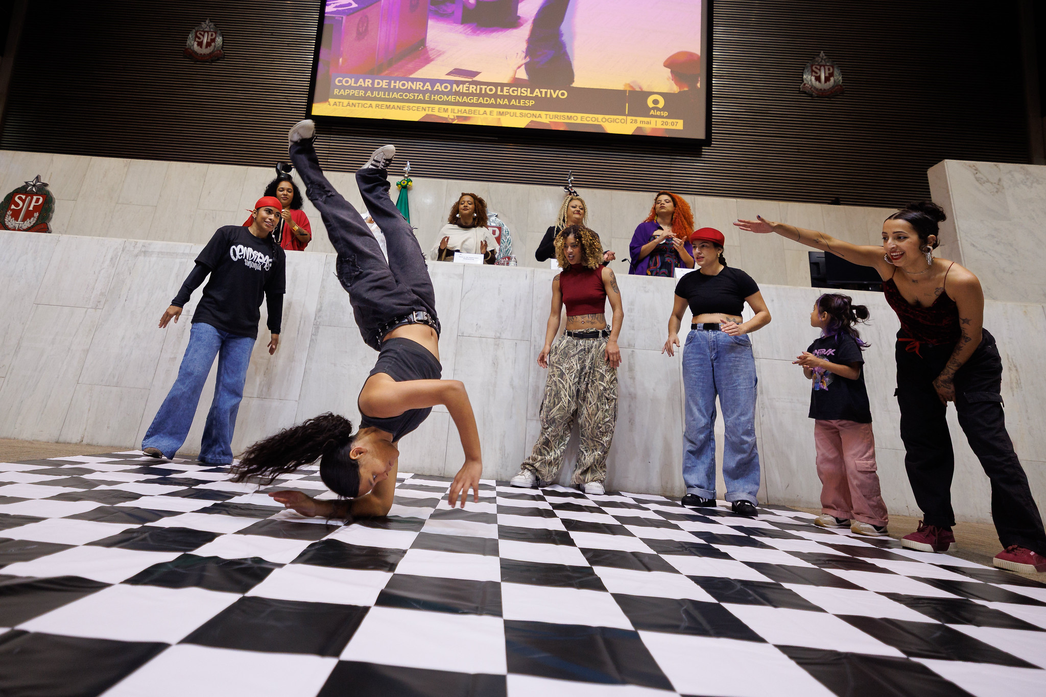 Apresenta��o de hip-hop no Plen�rio JK<a style='float:right;color:#ccc' href='https://www3.al.sp.gov.br/repositorio/noticia/N-05-2026/fg365406.jpg' target=_blank><i class='bi bi-zoom-in'></i> Clique para ver a imagem </a>