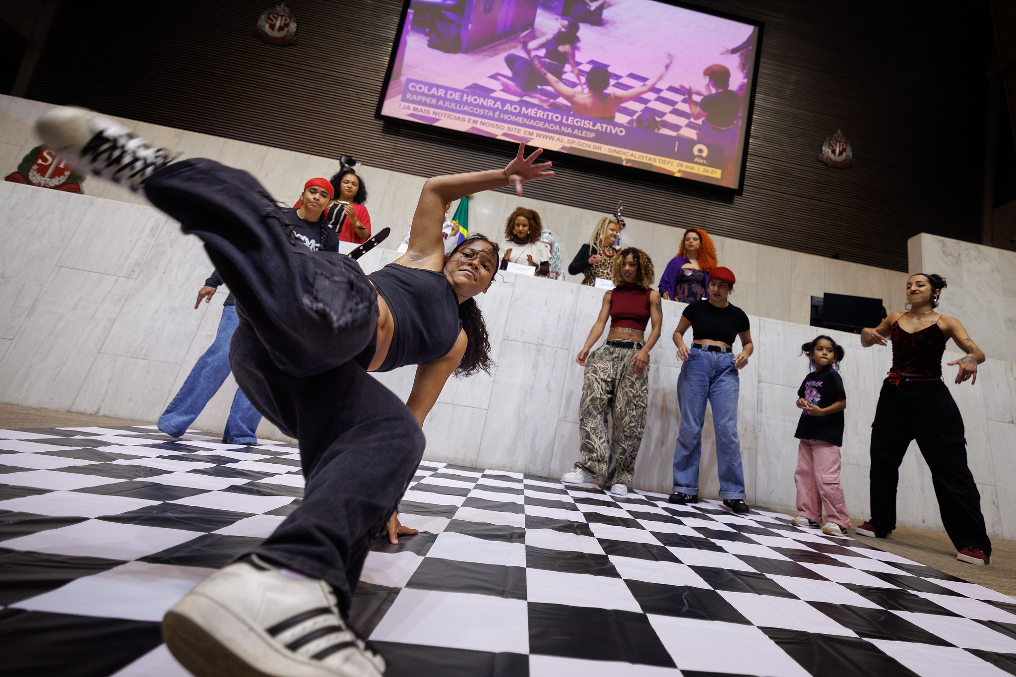Apresenta��o de hip-hop no Plen�rio JK<a style='float:right;color:#ccc' href='https://www3.al.sp.gov.br/repositorio/noticia/N-05-2026/fg365407.jpg' target=_blank><i class='bi bi-zoom-in'></i> Clique para ver a imagem </a>