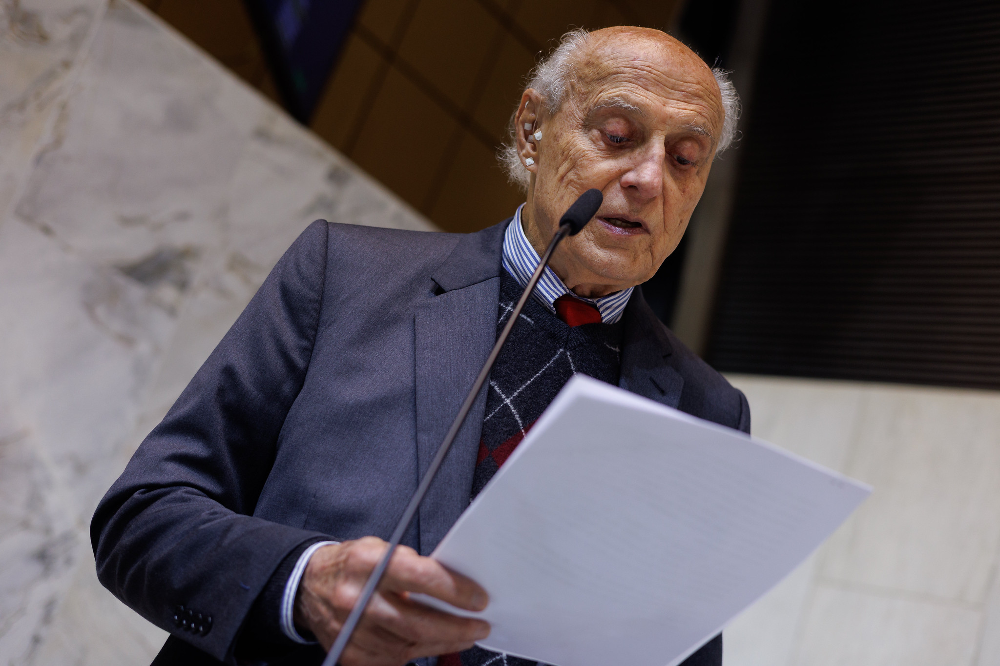 Eduardo Suplicy (PT)<a style='float:right;color:#ccc' href='https://www3.al.sp.gov.br/repositorio/noticia/N-05-2026/fg365415.jpg' target=_blank><i class='bi bi-zoom-in'></i> Clique para ver a imagem </a>